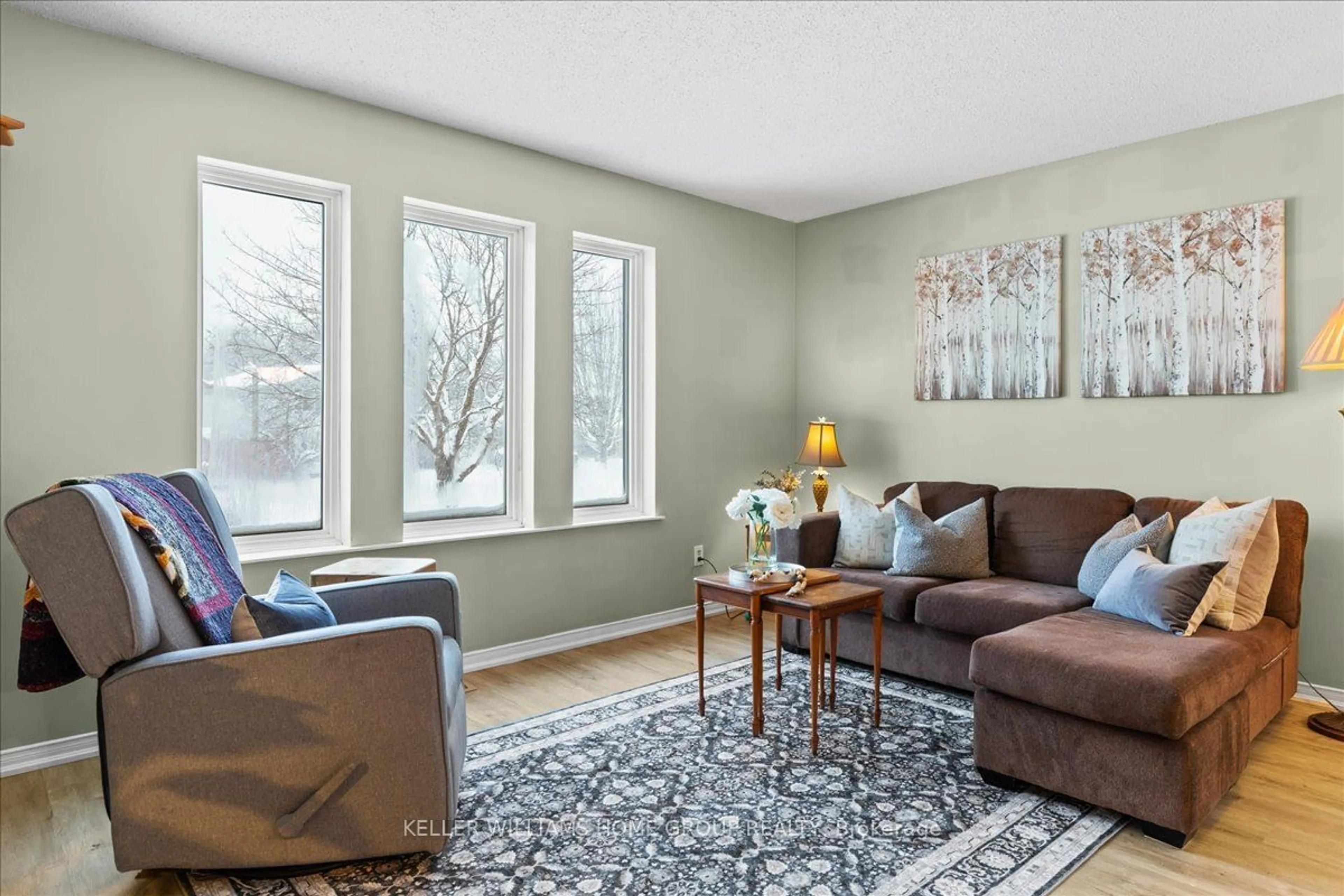 Living room, carpet floors for 626 Holman Cres, Centre Wellington Ontario N1M 3M1