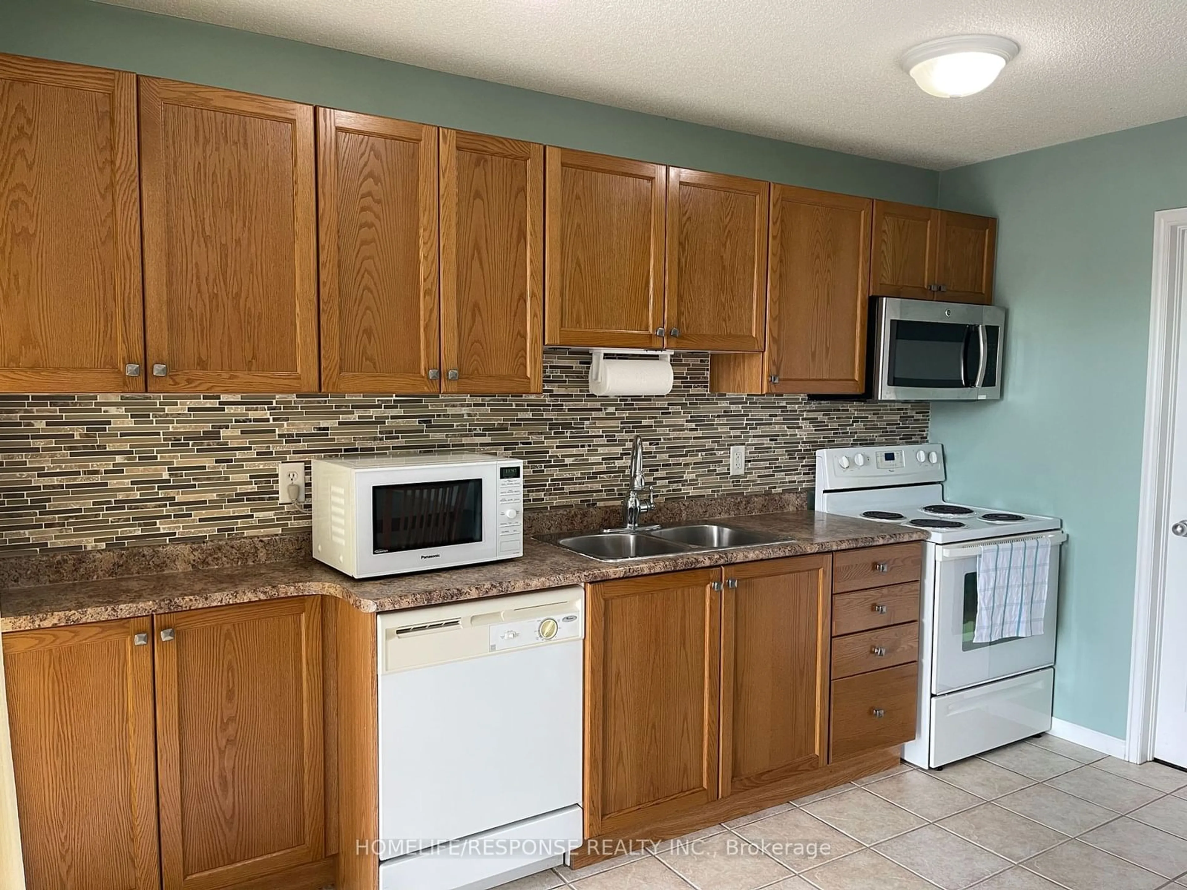 Standard kitchen, ceramic/tile floor for 950 HIGHLAND Rd #23, Kitchener Ontario N2N 0A5