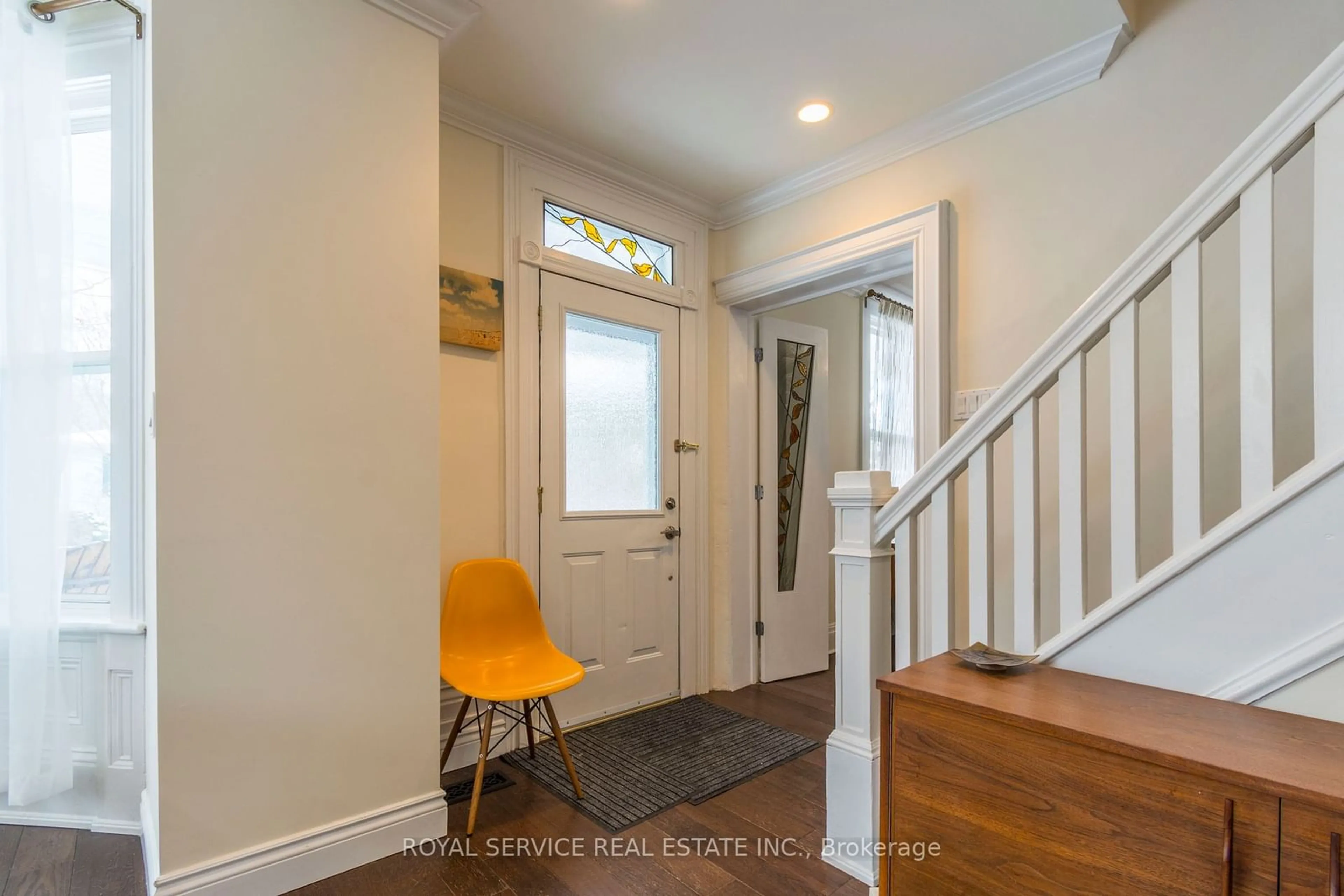 Indoor entryway, wood floors for 37 Bramley St, Port Hope Ontario L1A 3L1