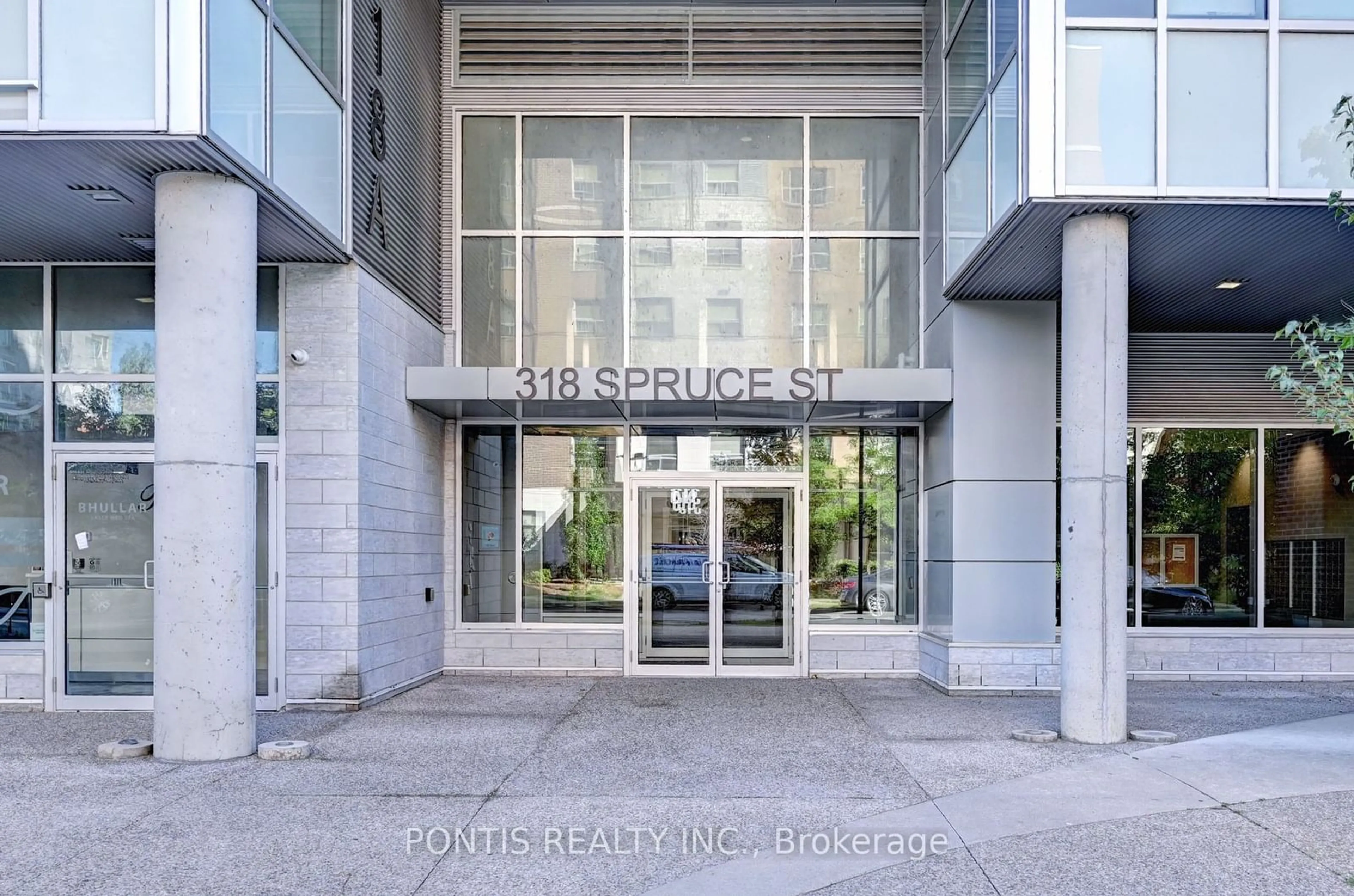 Indoor foyer for 318 Spruce St #1104, Waterloo Ontario N2L 3M7