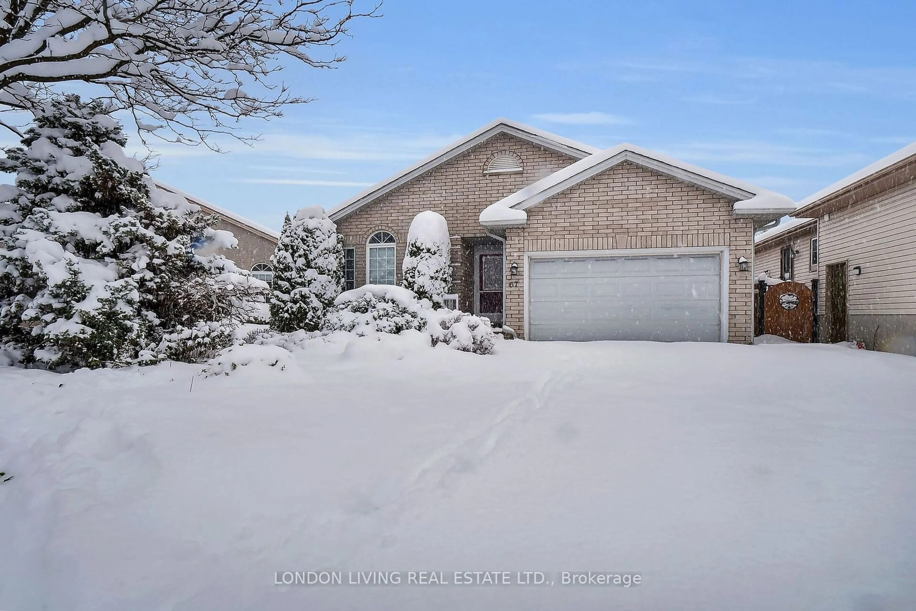 A pic from exterior of the house or condo, the street view for 67 Daybreak Crt, London Ontario N5V 4V7