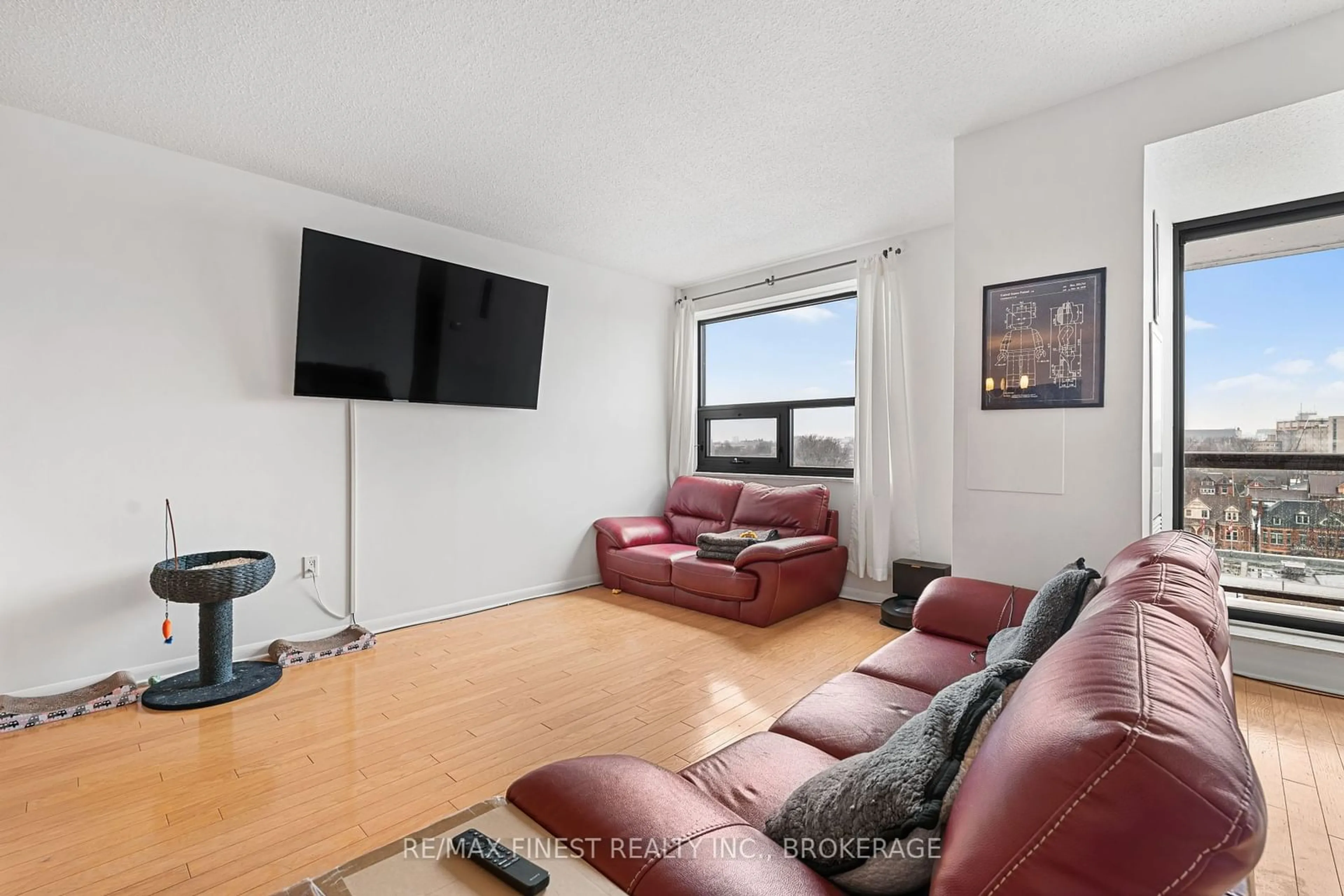 Living room, wood floors for 165 Ontario St #1002, Kingston Ontario K7L 2Y6