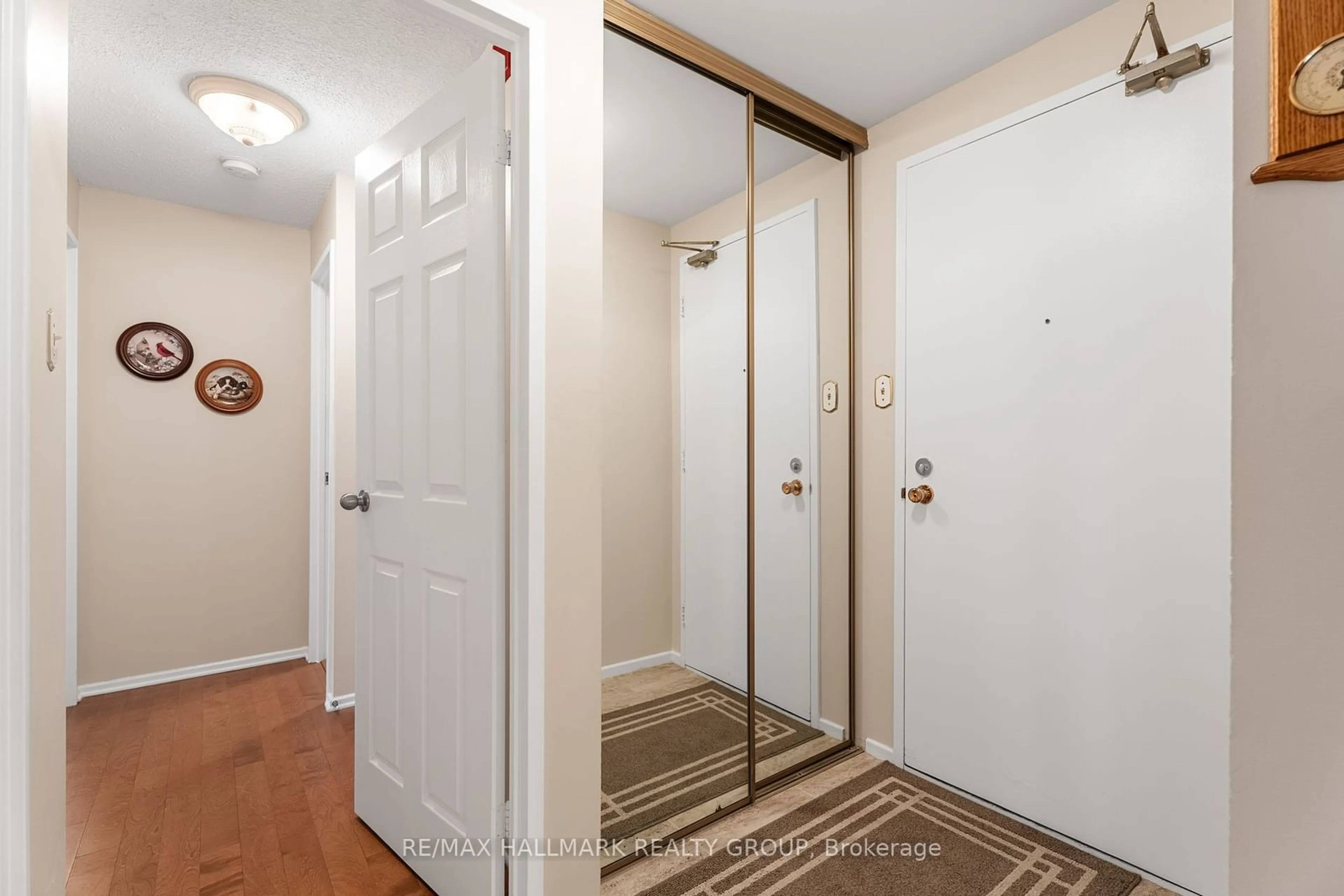 Indoor entryway, wood floors for 1599 Lassiter Terr #303, Beacon Hill North - South and Area Ontario K1J 8R6