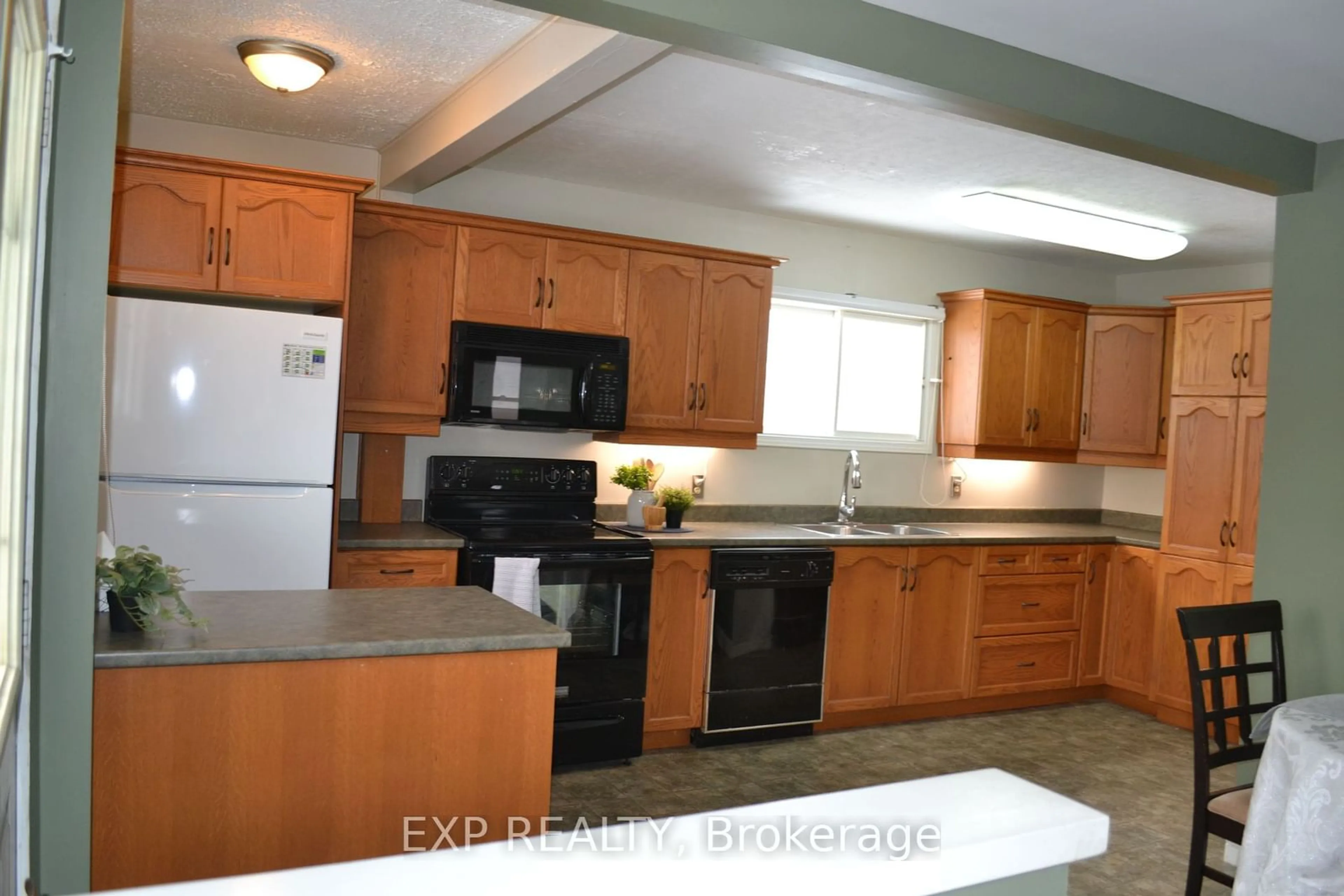 Standard kitchen, cottage for 340 Mcnab Ave, Renfrew Ontario K7V 2Y8