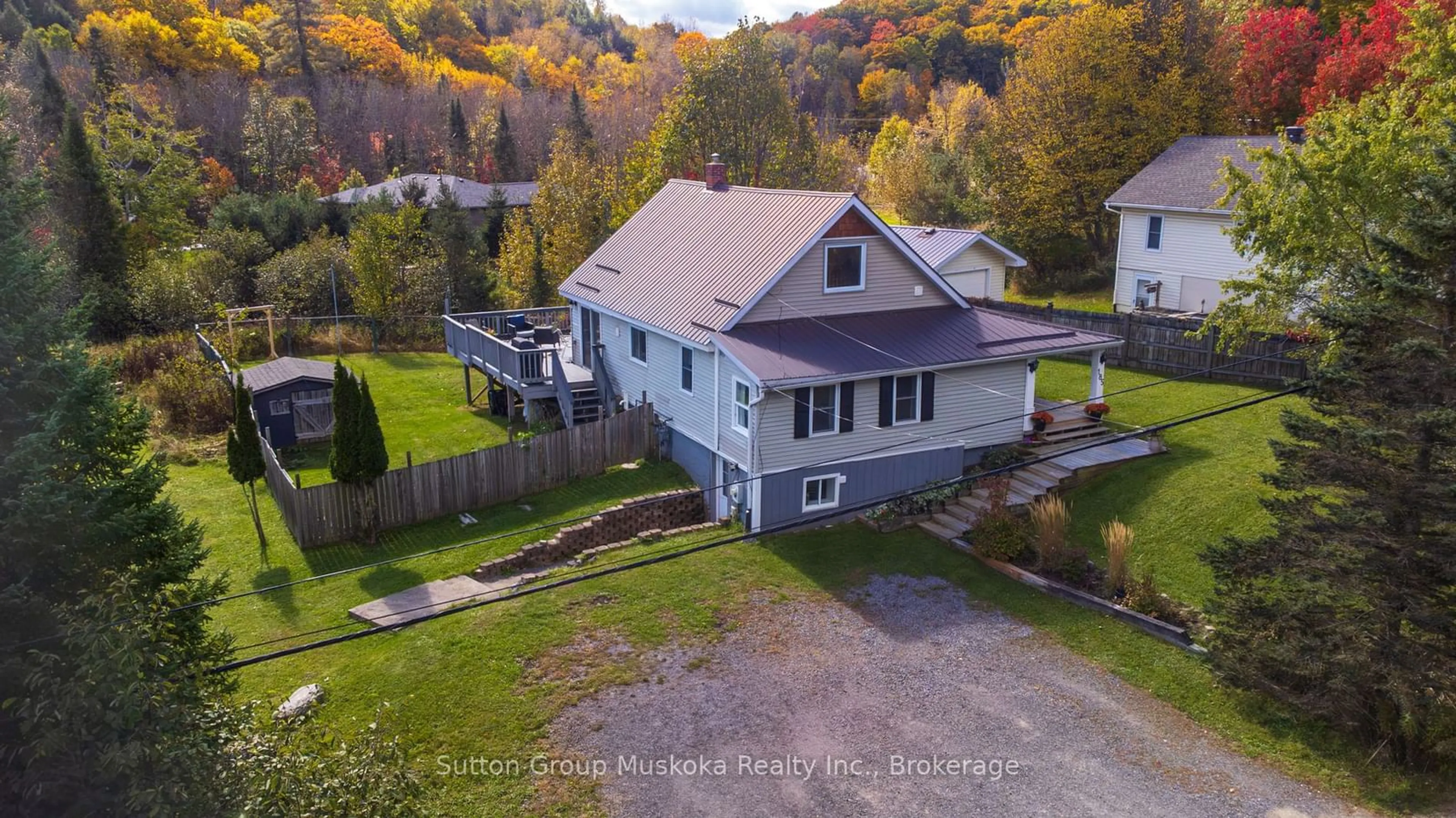 Frontside or backside of a home, cottage for 185 SOUTH FAIRY LAKE Rd, Huntsville Ontario P1H 1R3