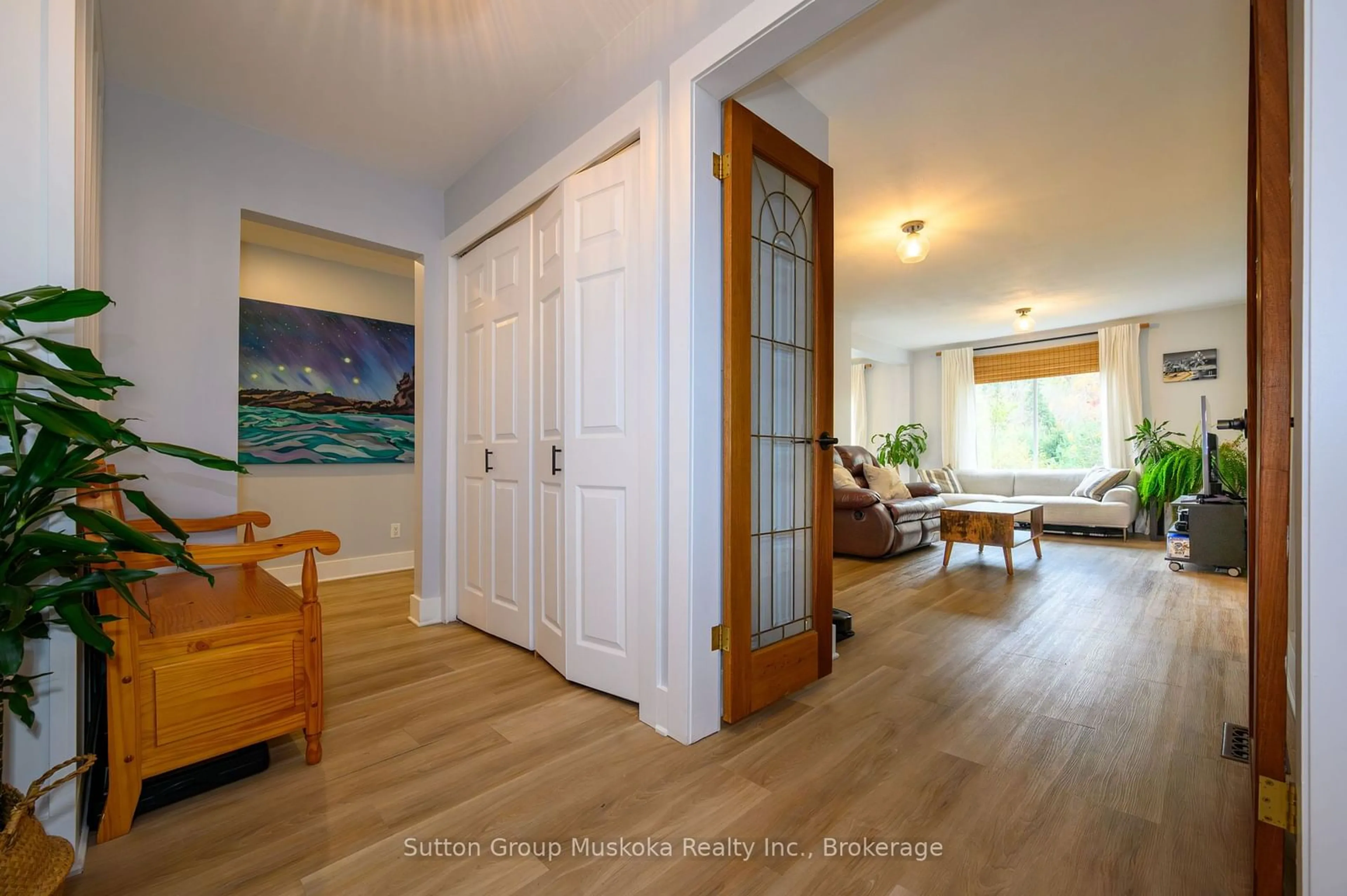 Indoor foyer, wood floors for 185 SOUTH FAIRY LAKE Rd, Huntsville Ontario P1H 1R3