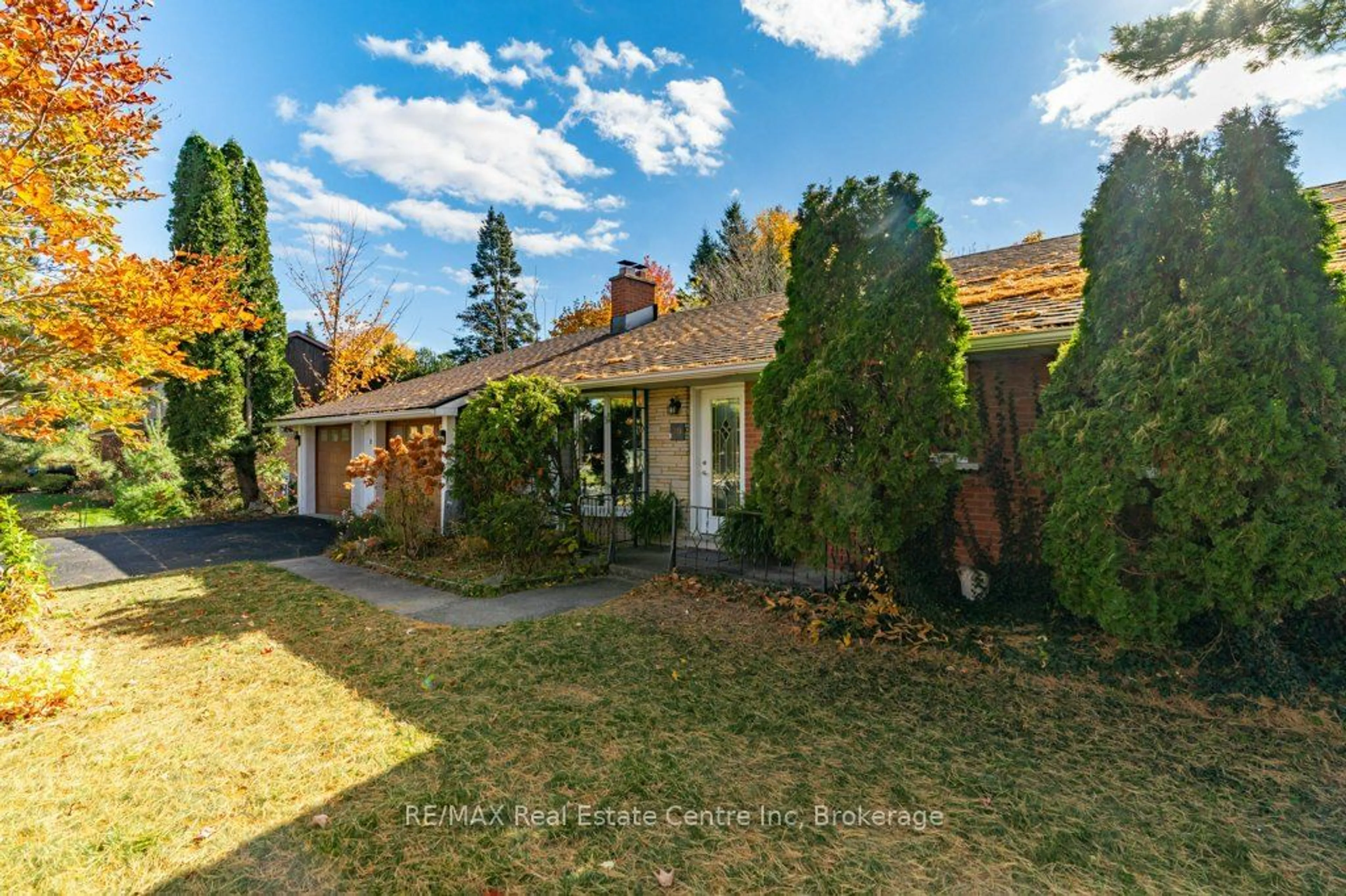 A pic from exterior of the house or condo, the fenced backyard for 19 Promenade Rd, Guelph/Eramosa Ontario N1E 5Y6