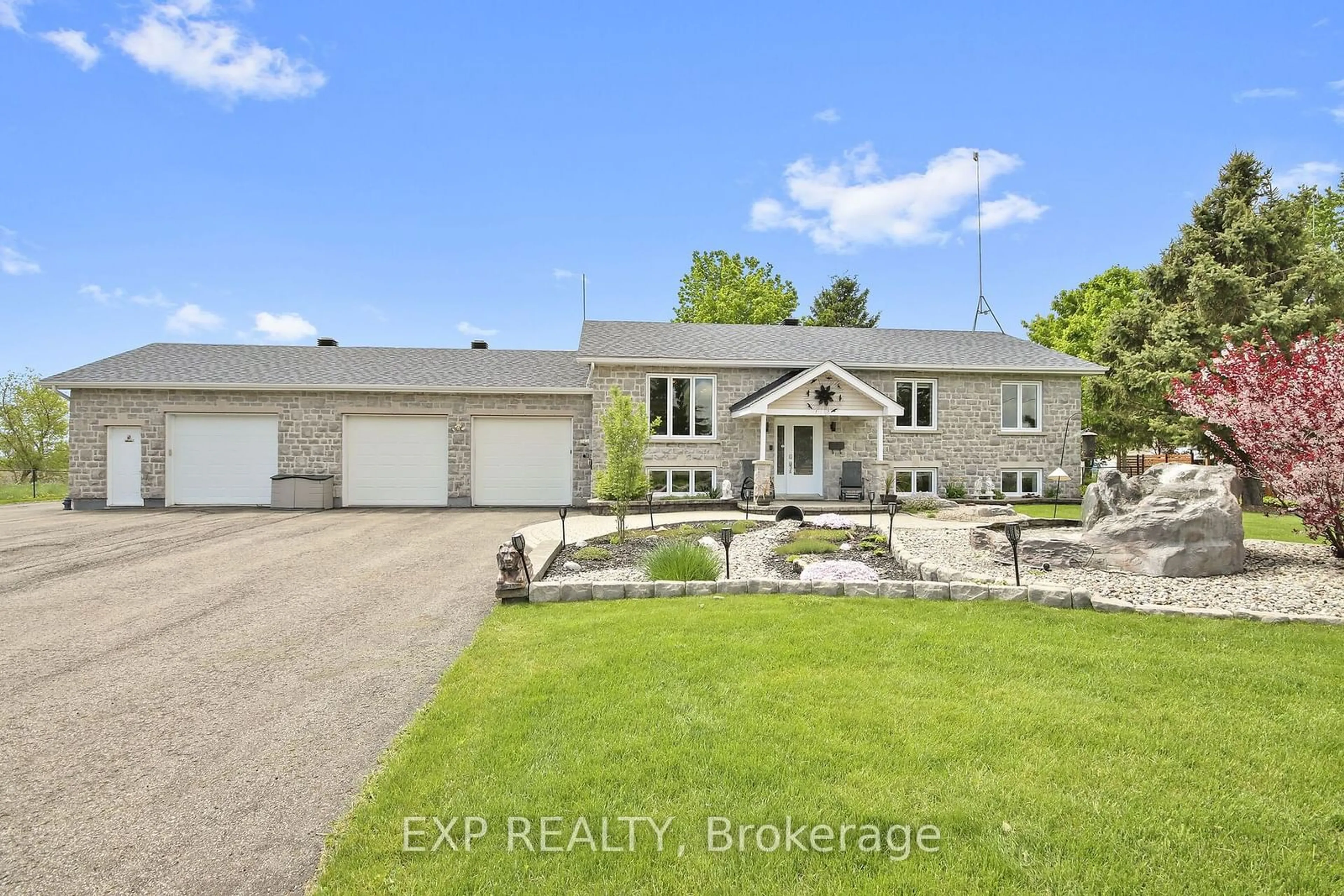 Frontside or backside of a home, cottage for 746 St Pierre Rd, Russell Ontario K0A 1W1