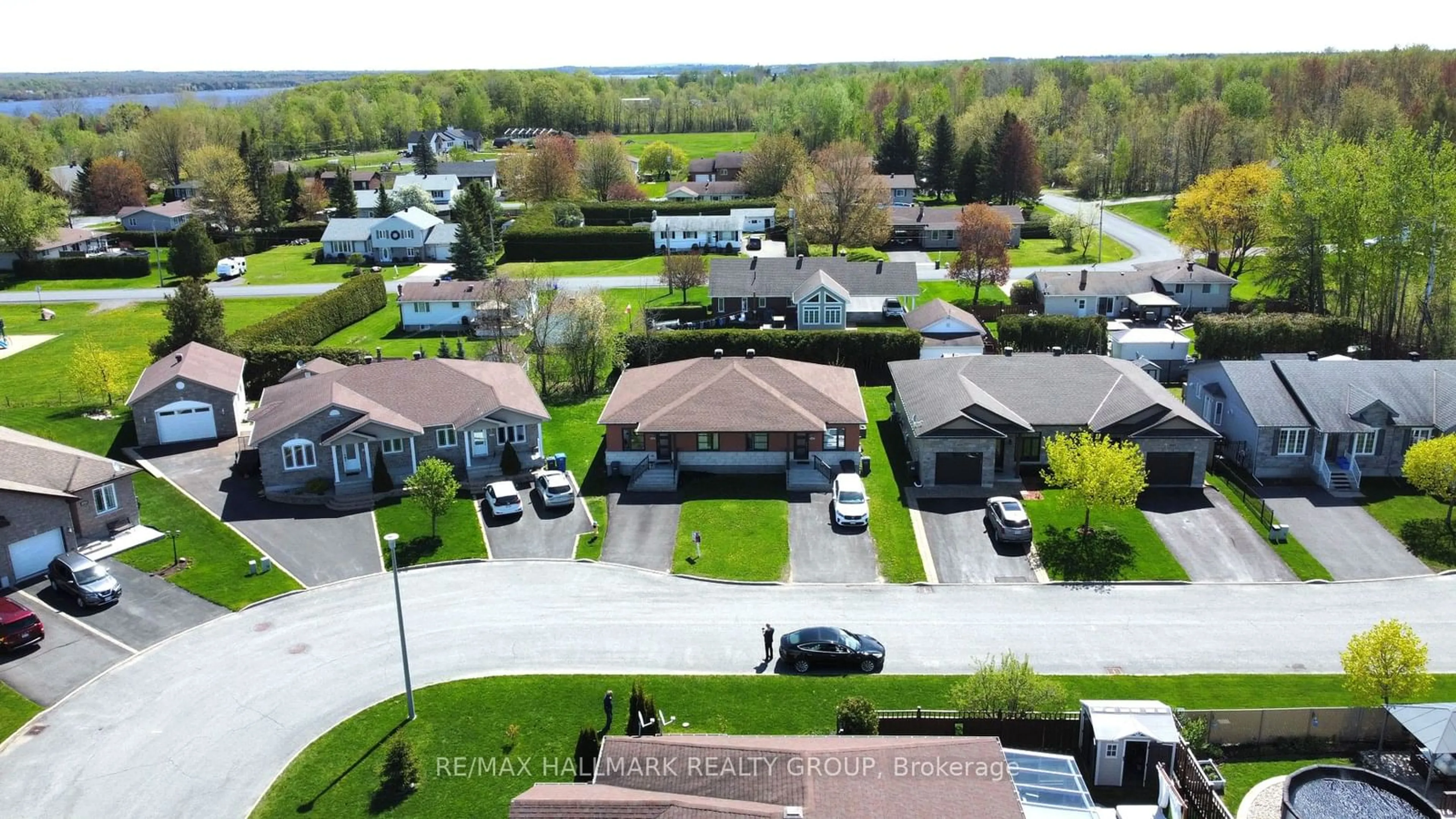 Frontside or backside of a home, the street view for 1791 SUZIE Cres, Champlain Ontario K6A 3P7