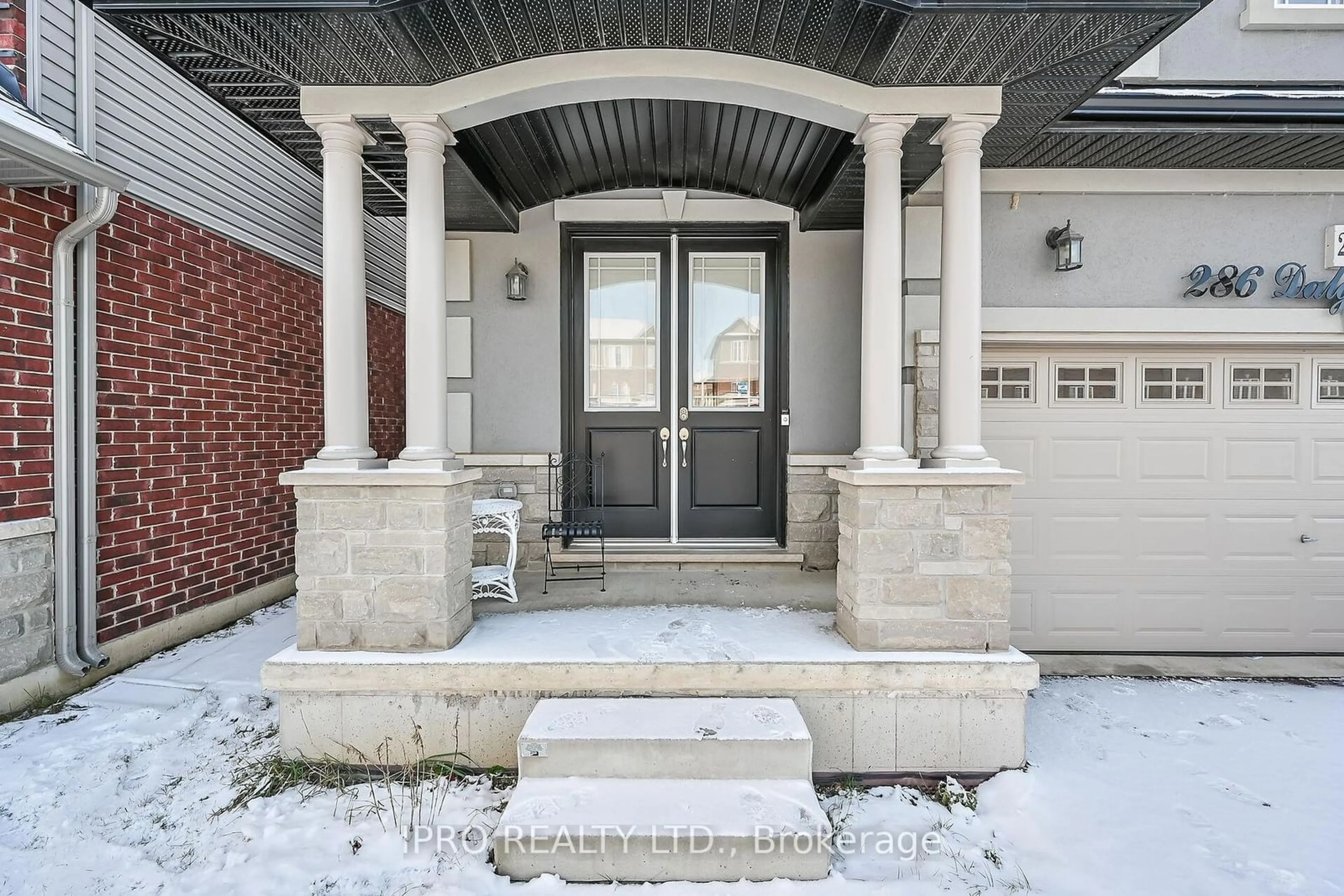 Indoor entryway, ceramic floors for 286 Dalgleish Tr, Hamilton Ontario L0R 1P0