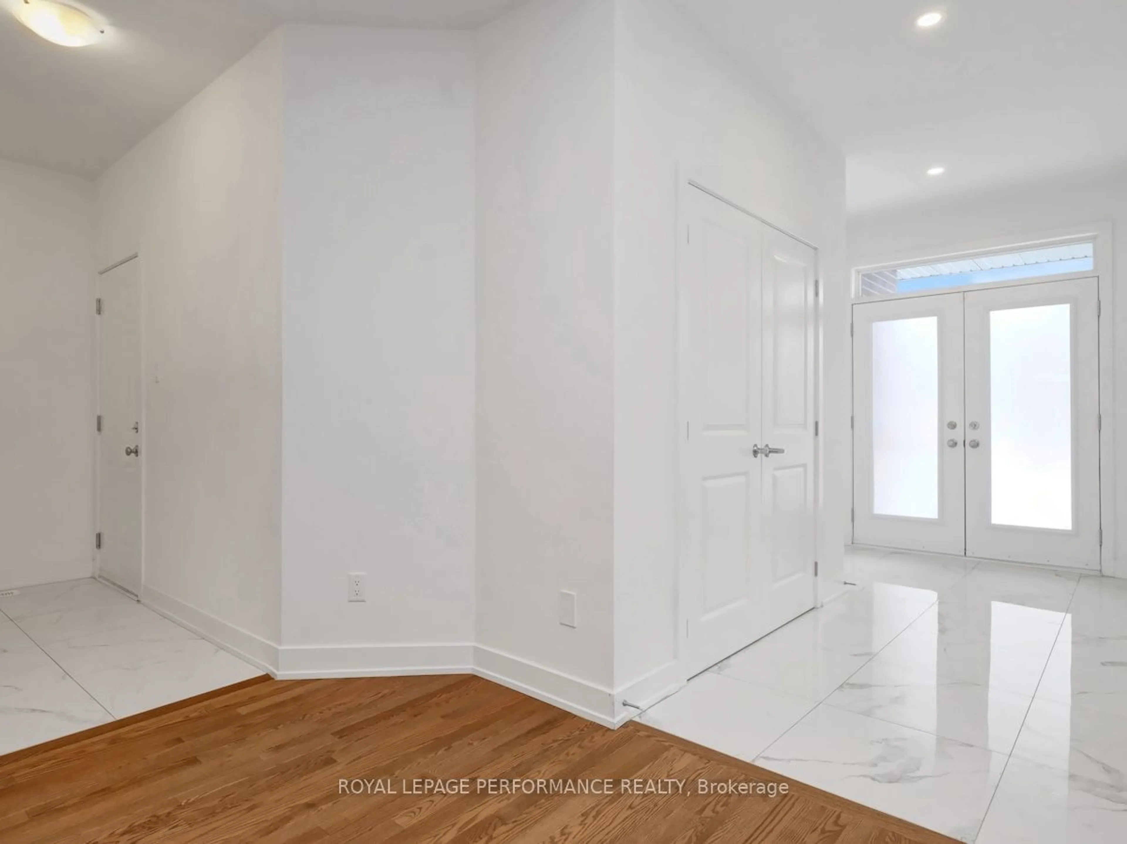 Indoor entryway, wood floors for 444 Turmeric Crt, Stittsville - Munster - Richmond Ontario K2S 2X8