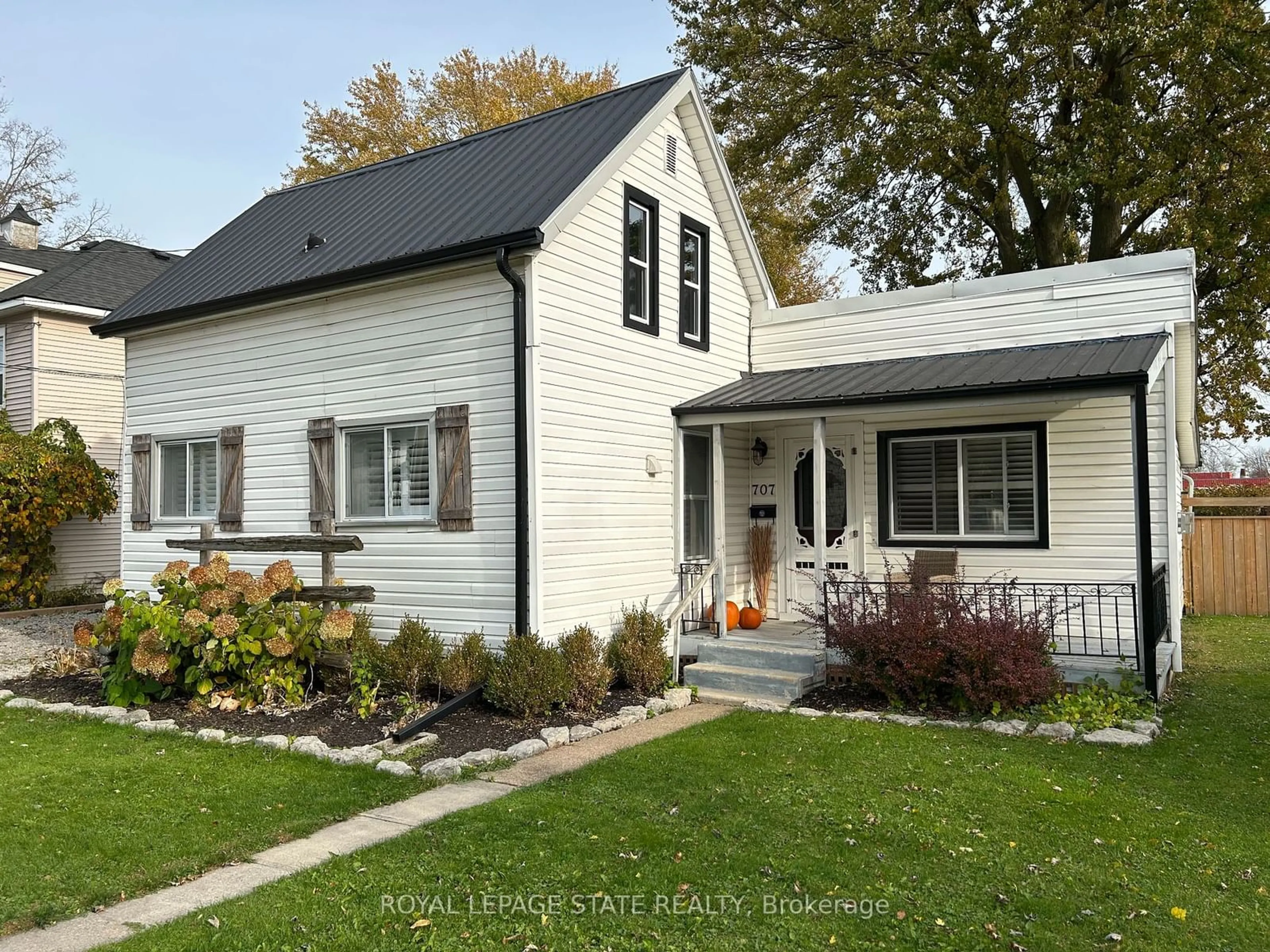 Frontside or backside of a home, cottage for 707 Tamarac St, Haldimand Ontario N1A 2E3