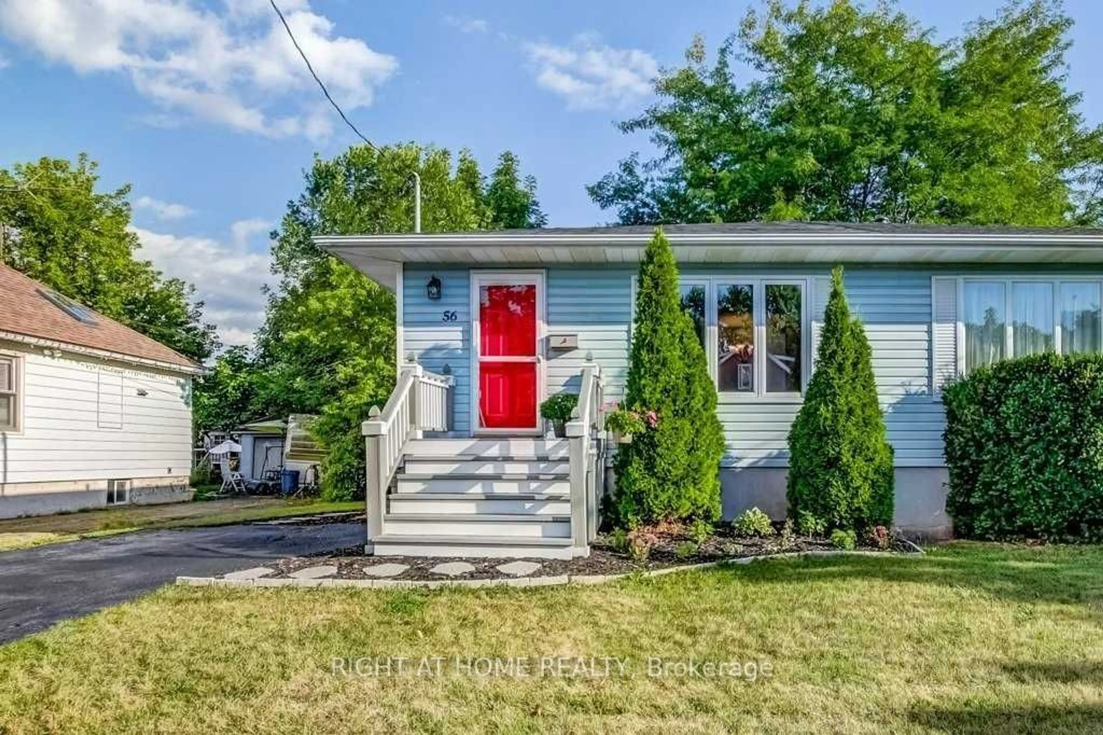 Frontside or backside of a home, cottage for 56 Chetwood St, St. Catharines Ontario L2S 2A2