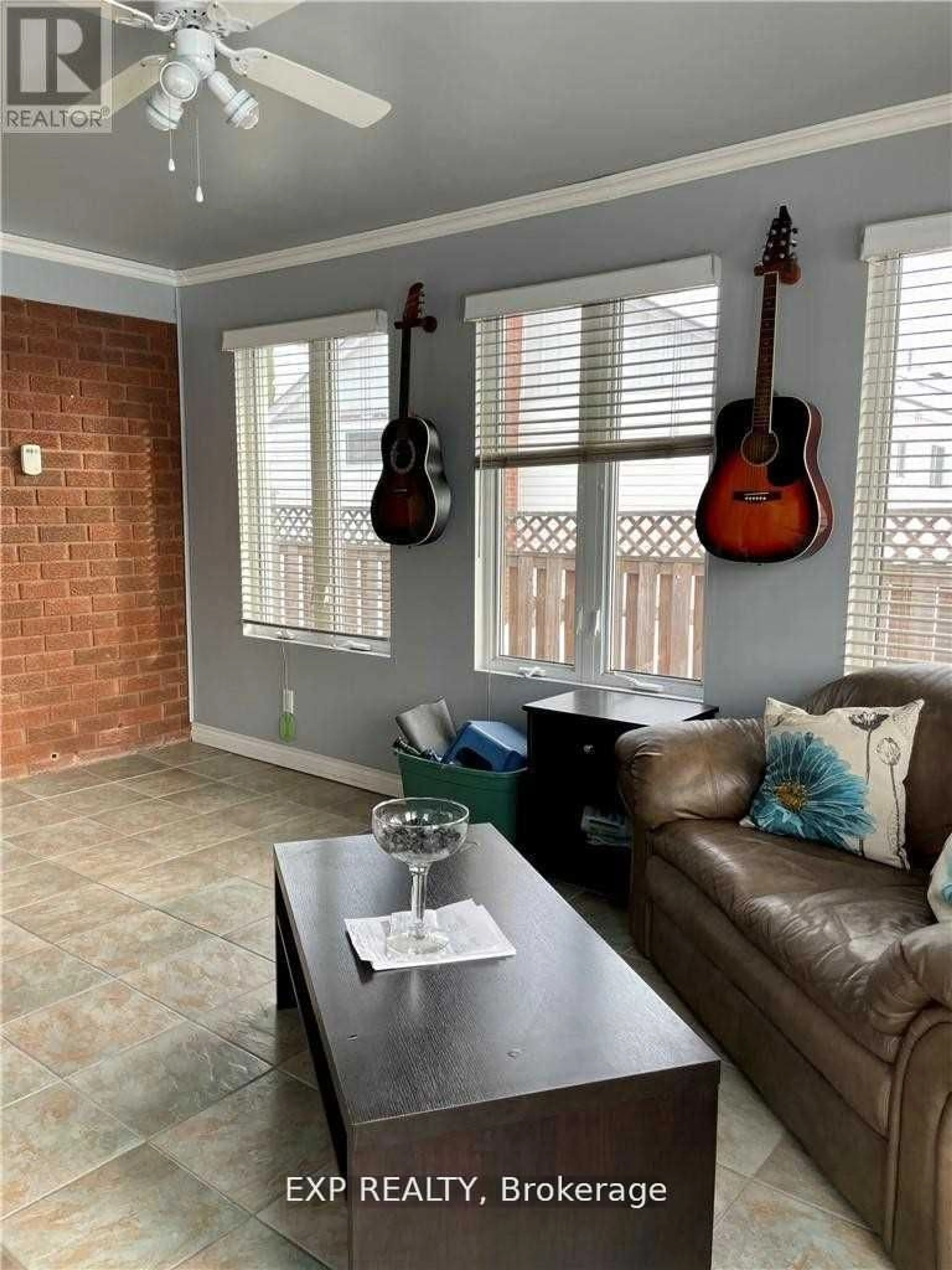 Living room, wood floors for 195 Carrie St, West Nipissing Ontario P2B 1B1