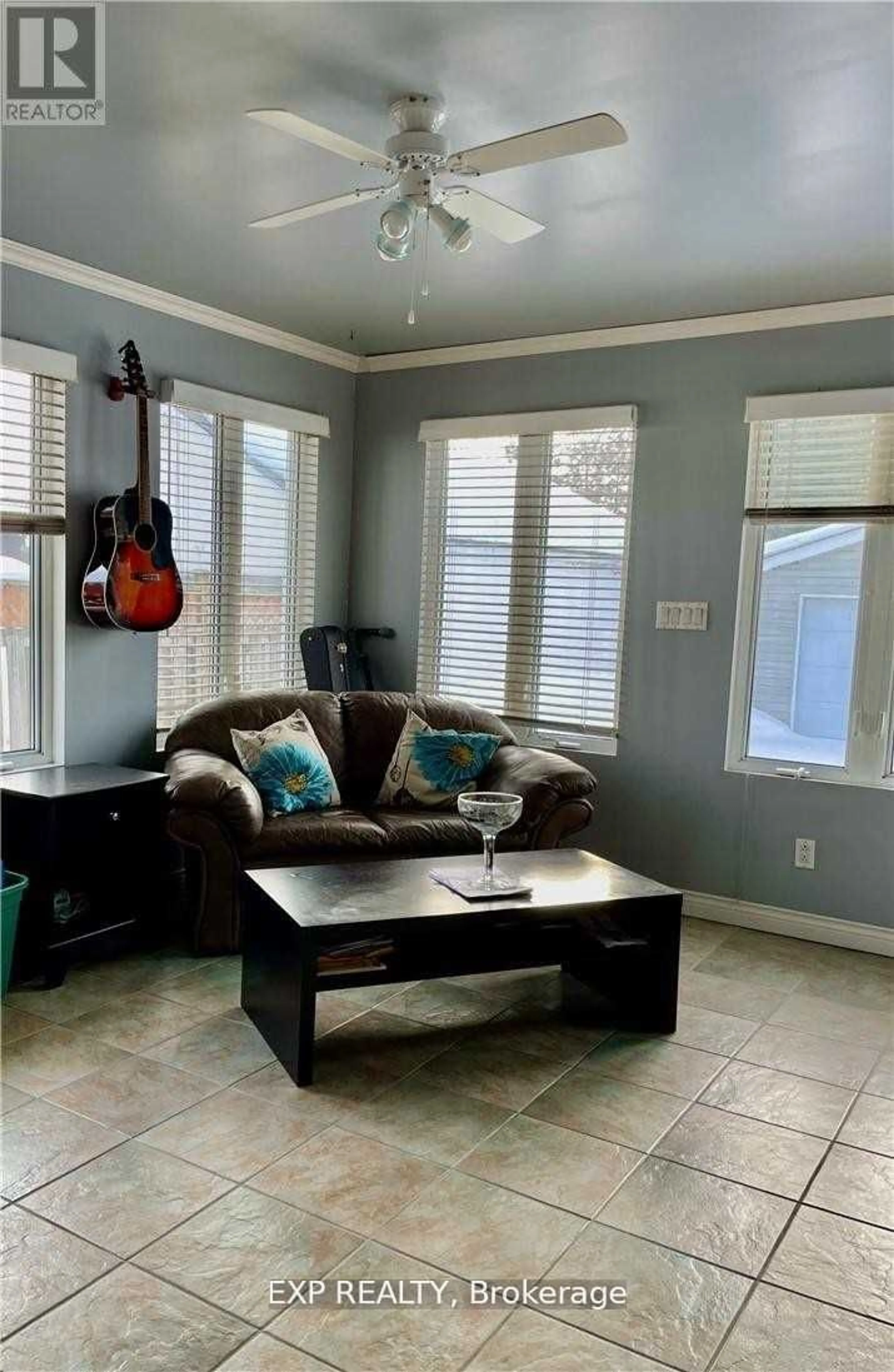 Living room, wood floors for 195 Carrie St, West Nipissing Ontario P2B 1B1