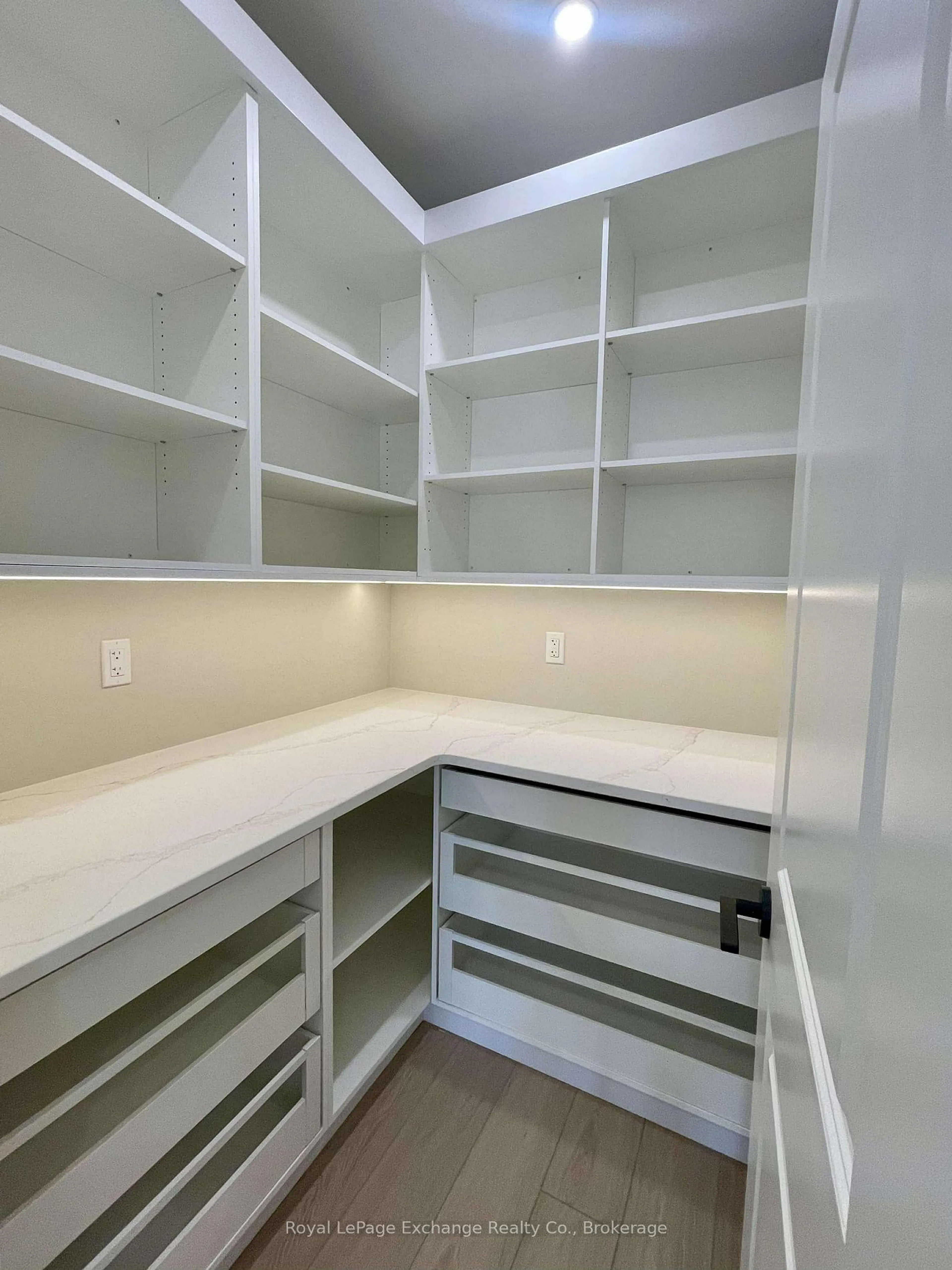 Storage room or clothes room or walk-in closet for 72 Mercedes Cres Cres, Kincardine Ontario N2Z 1G8