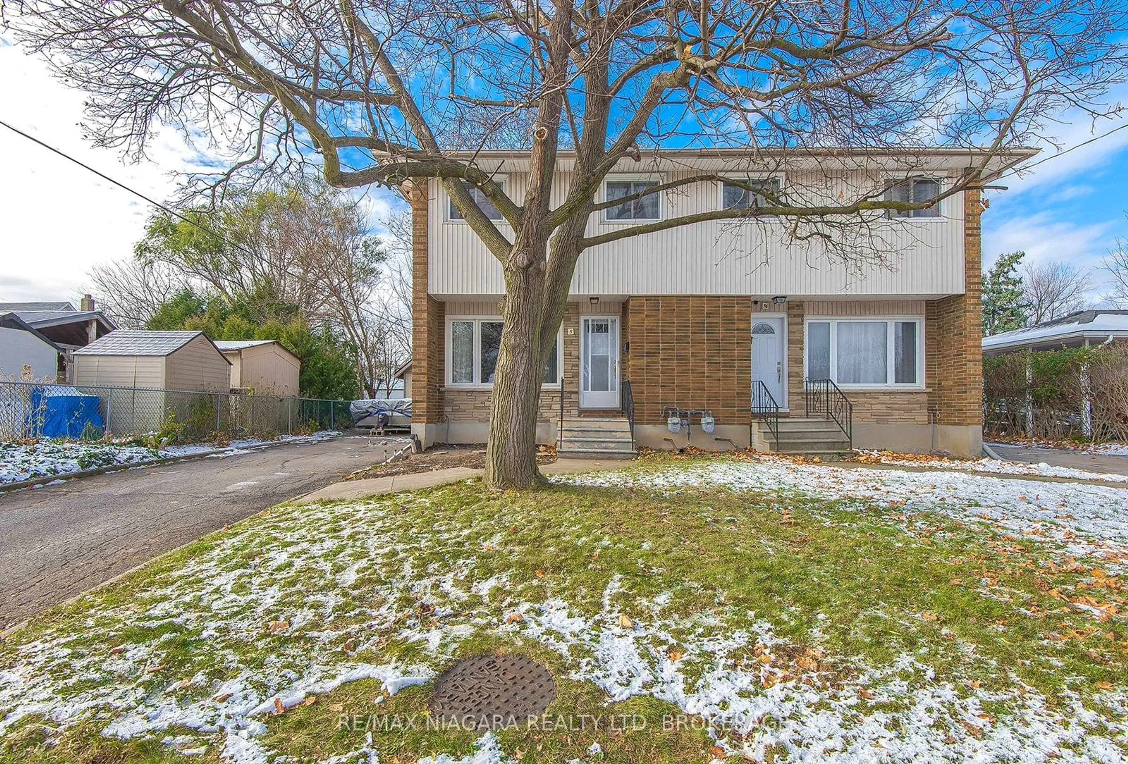 A pic from exterior of the house or condo, the street view for 5 Glen Ave, St. Catharines Ontario L2S 1L2