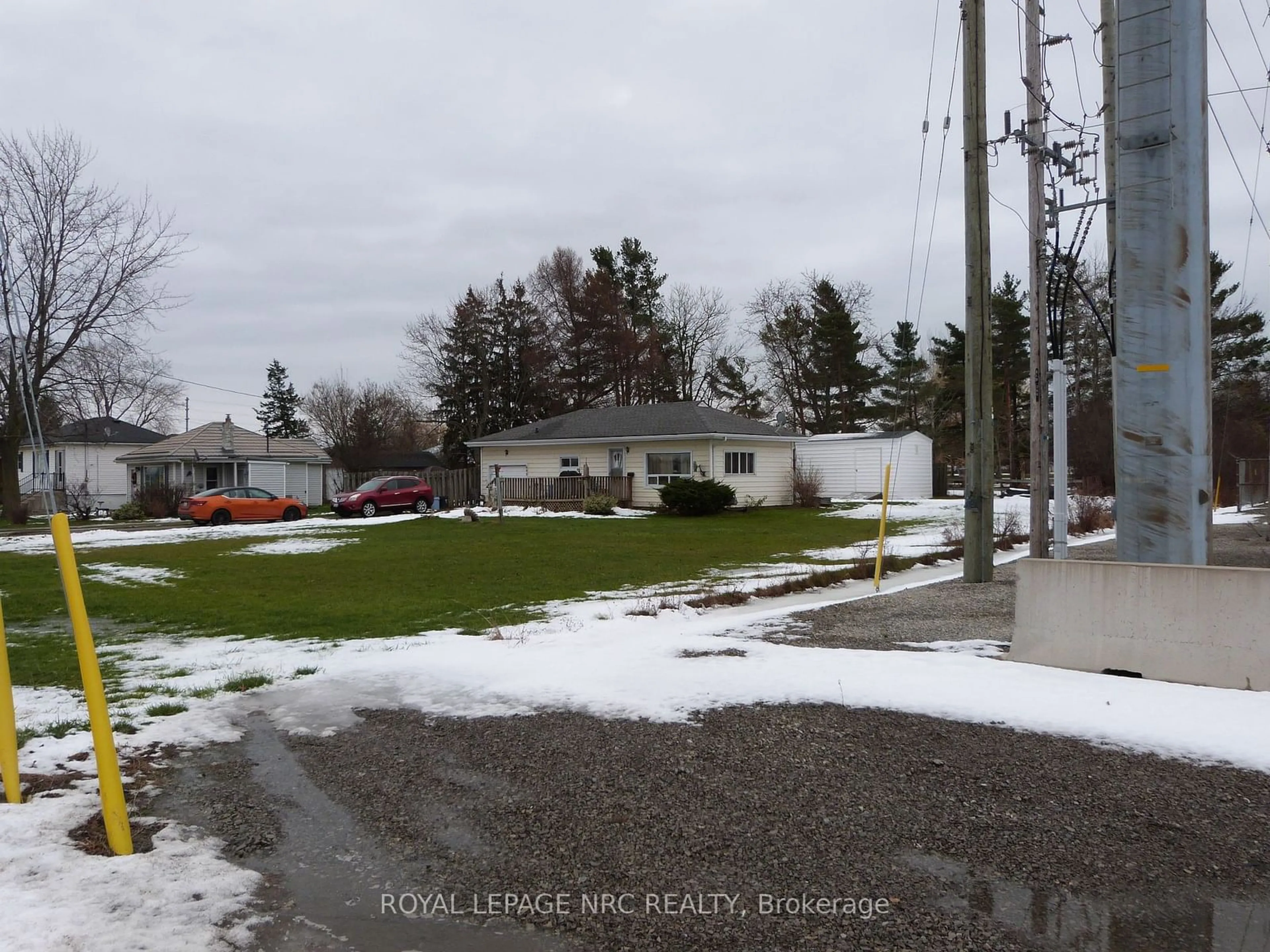 Frontside or backside of a home, the street view for 699 Gilmore Rd, Fort Erie Ontario L2A 5M4