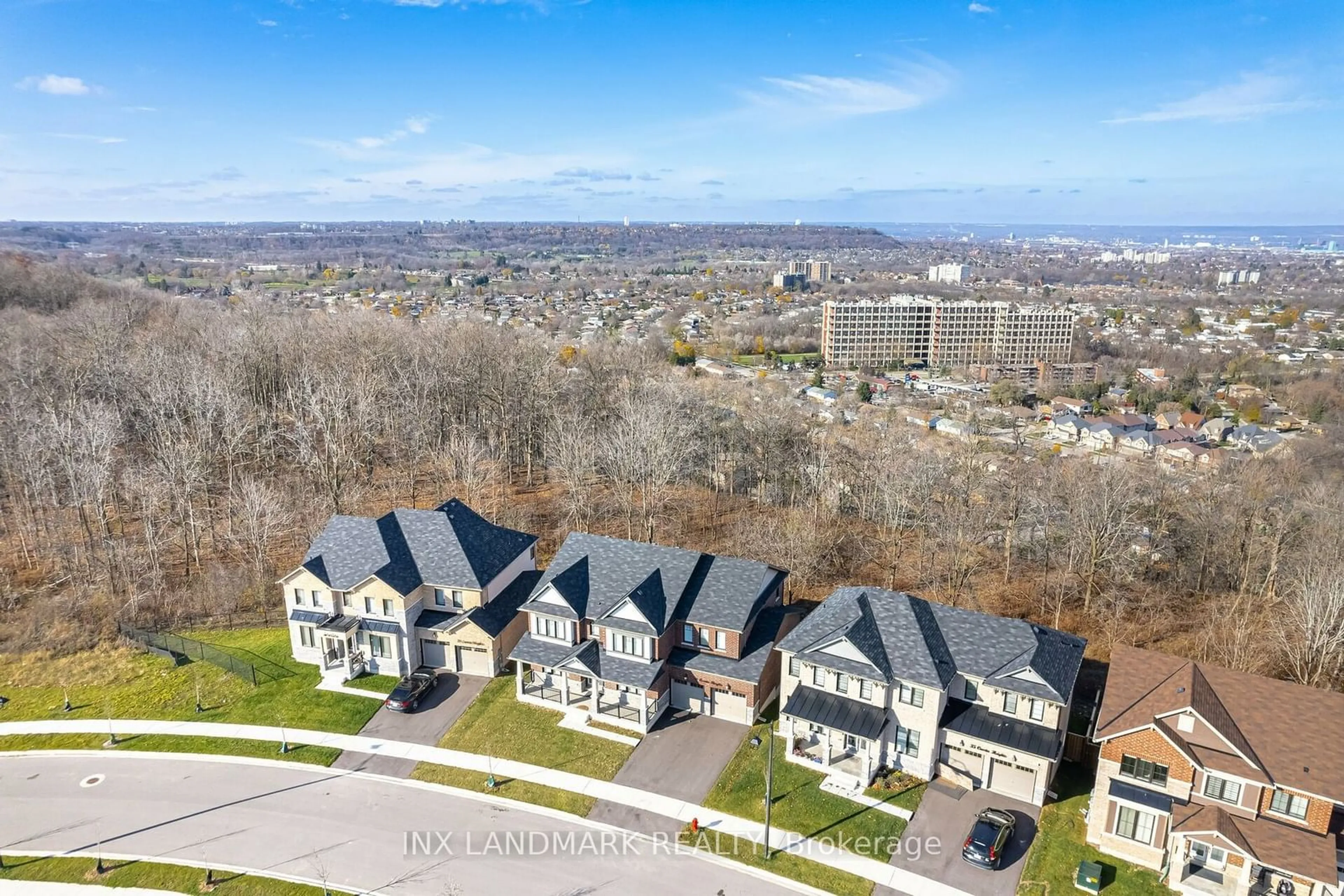 A pic from exterior of the house or condo, the street view for 29 Cuesta Hts, Hamilton Ontario L8J 0M3