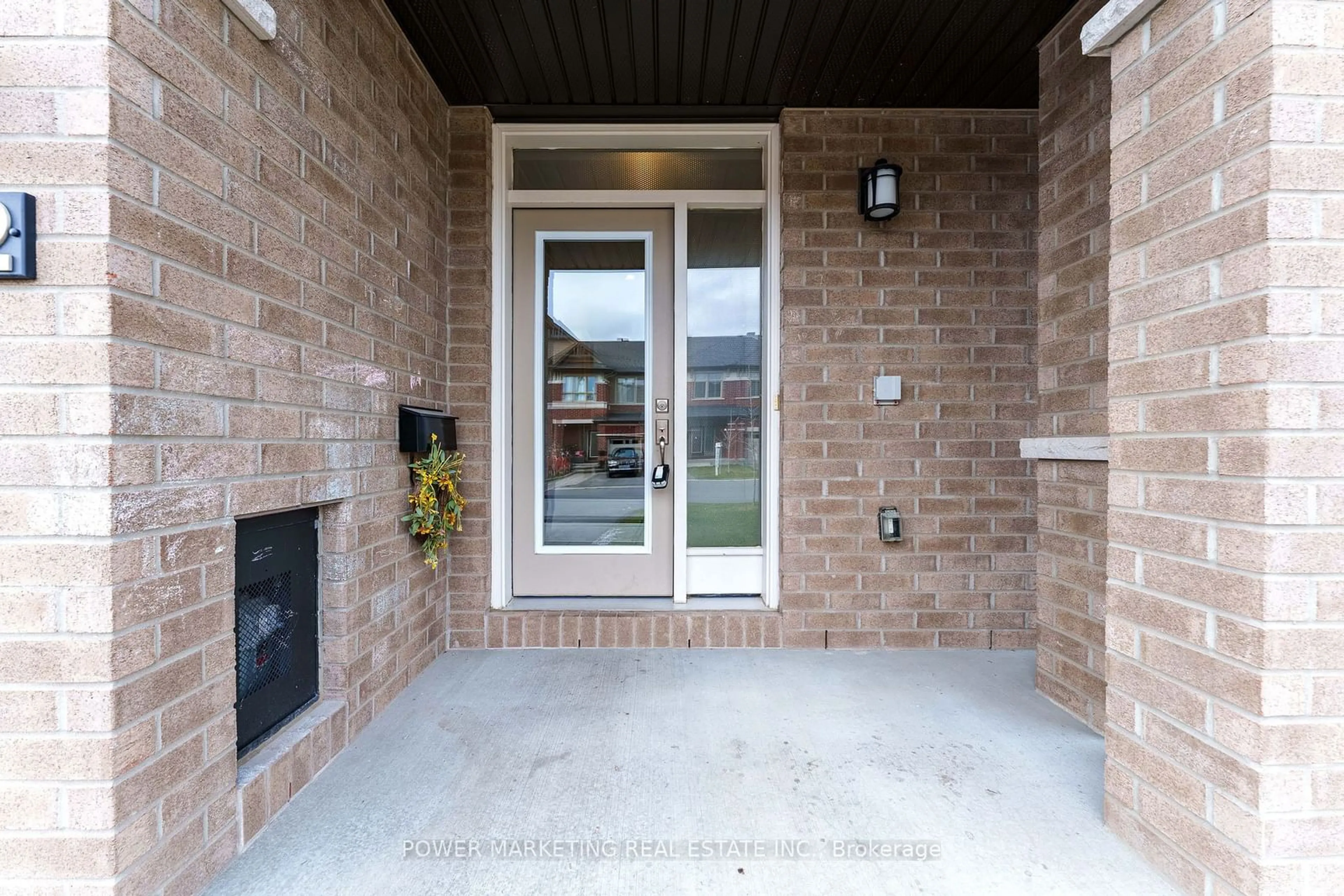 Indoor entryway, cement floor for 762 Cairn Cres, Orleans - Convent Glen and Area Ontario K1W 0P4