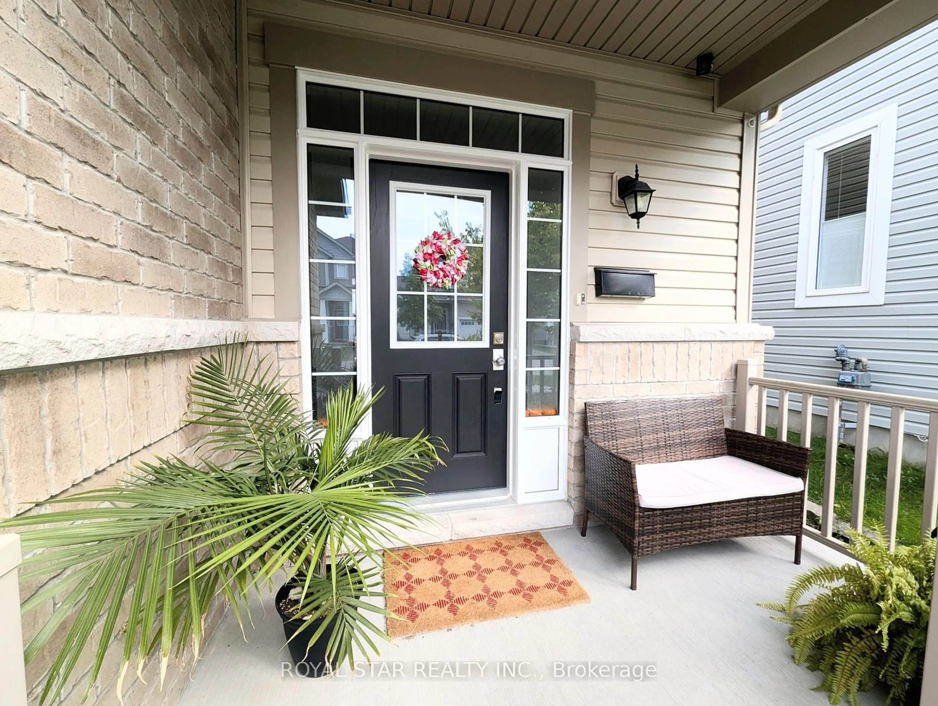 Indoor entryway, ceramic floors for 503 Hawkbirch St, Kanata Ontario K2M 0K8