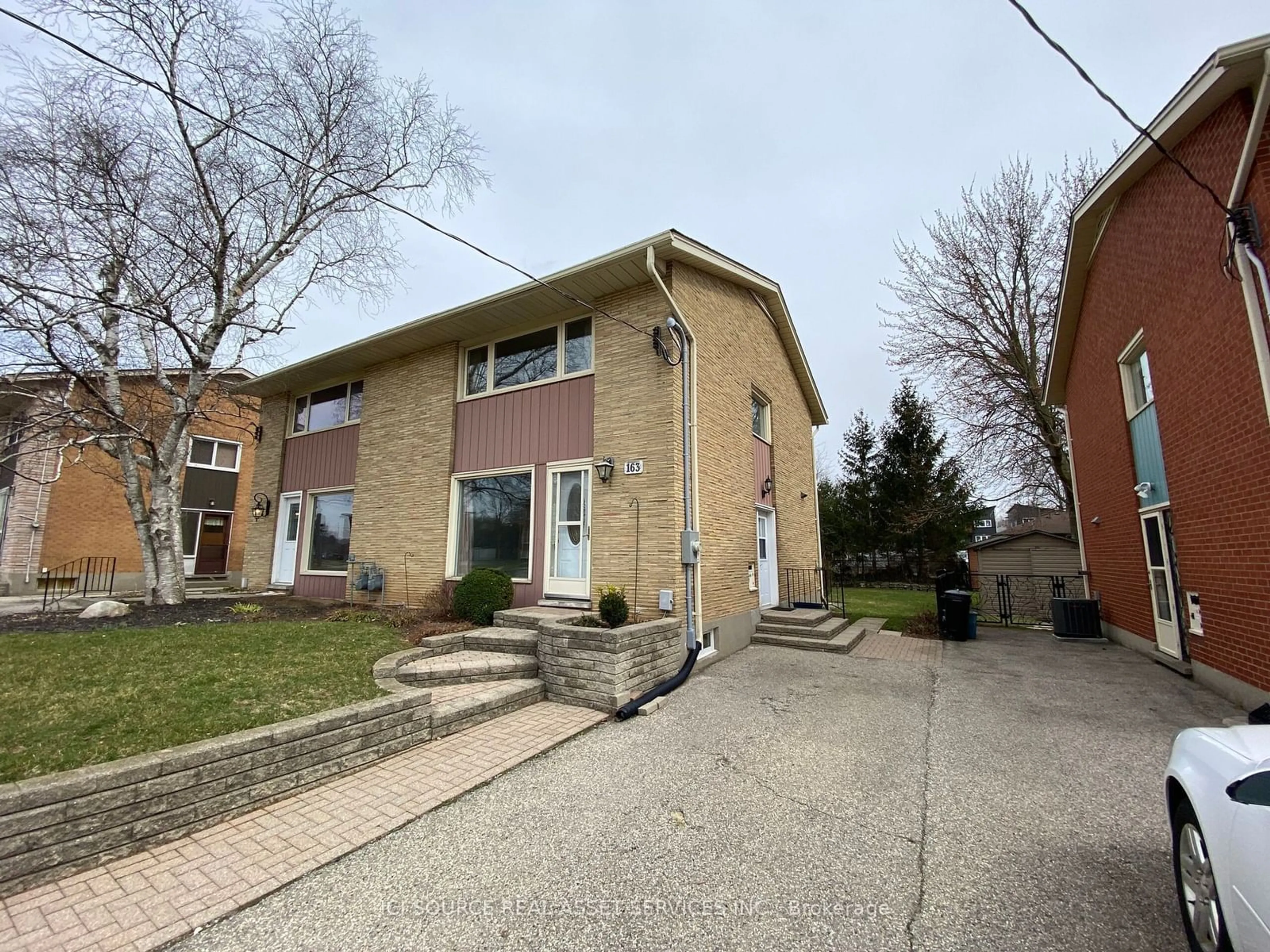 A pic from exterior of the house or condo, the front or back of building for 163 Fourth Ave, Kitchener Ontario N2C 1P3