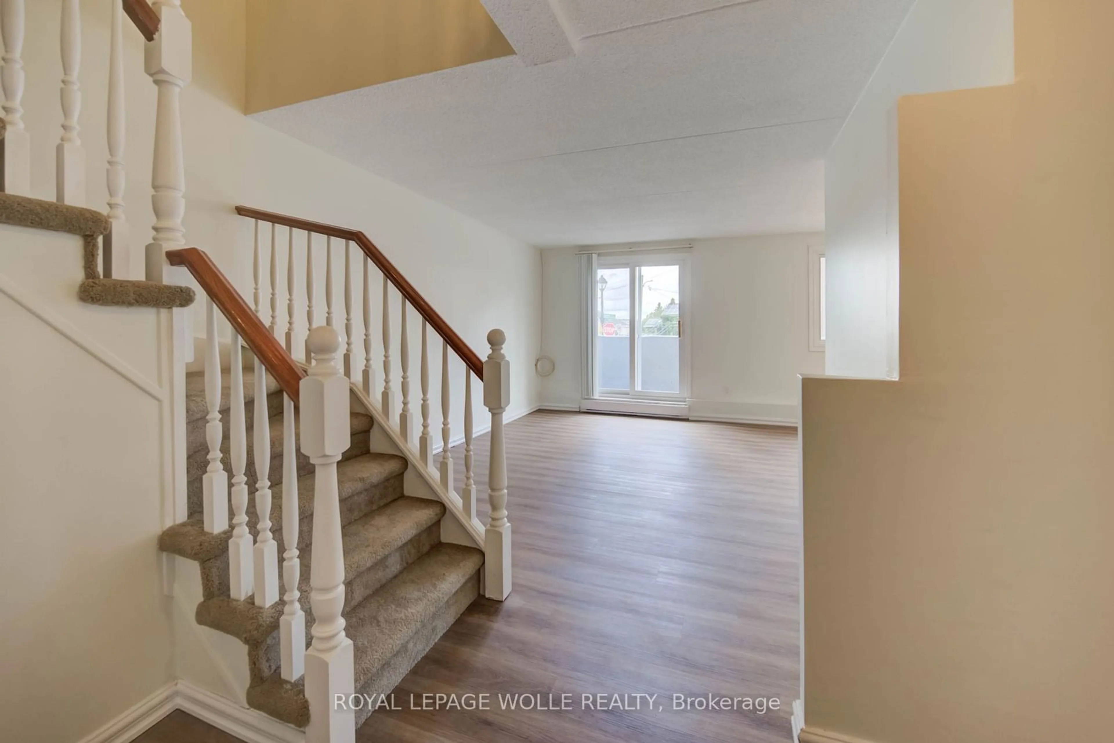 Indoor foyer, wood floors for 10 Cooper St #206, Cambridge Ontario N3C 2N2