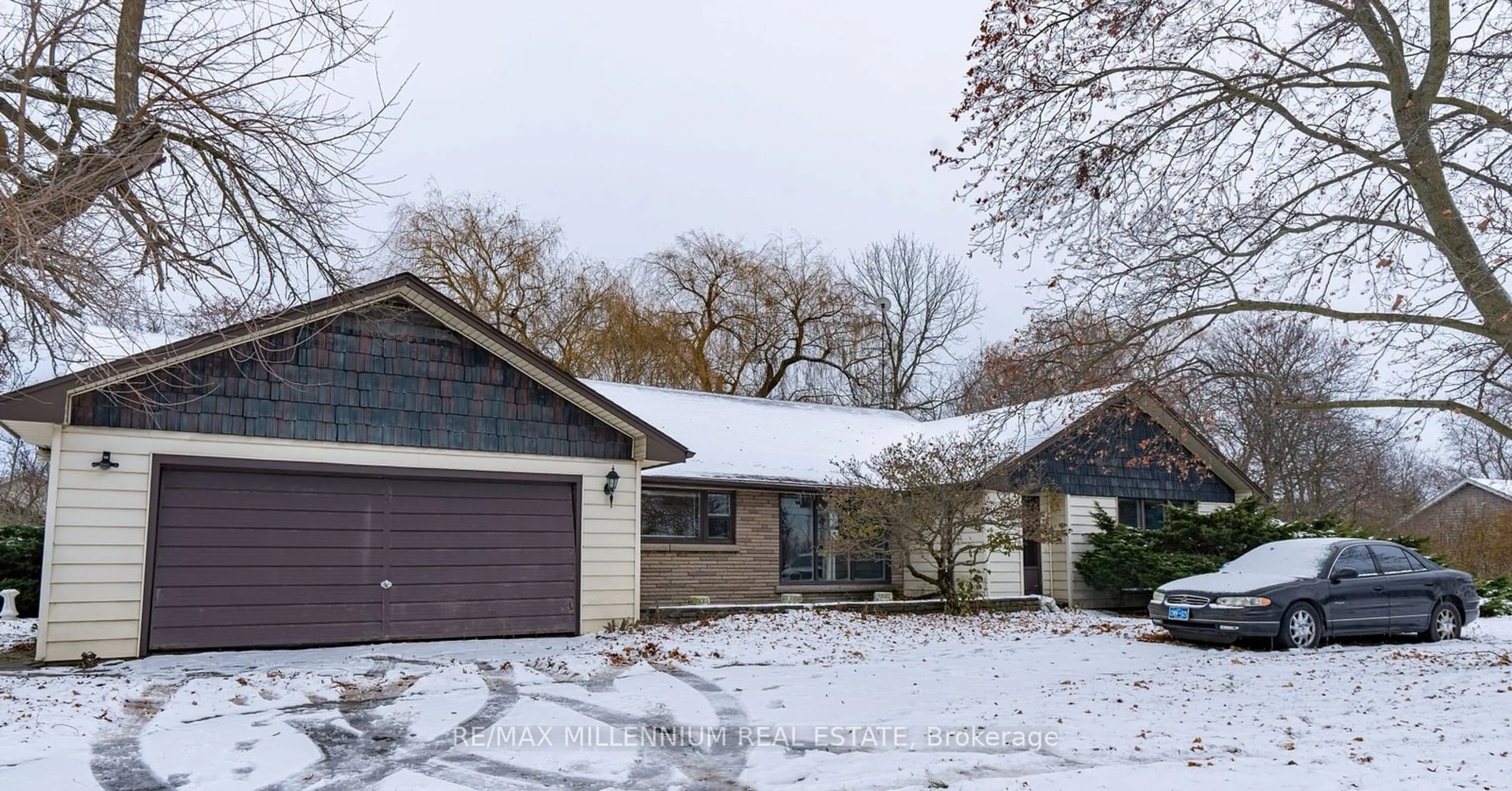 Frontside or backside of a home, cottage for 325 West St, West Lincoln Ontario L0R 2A0