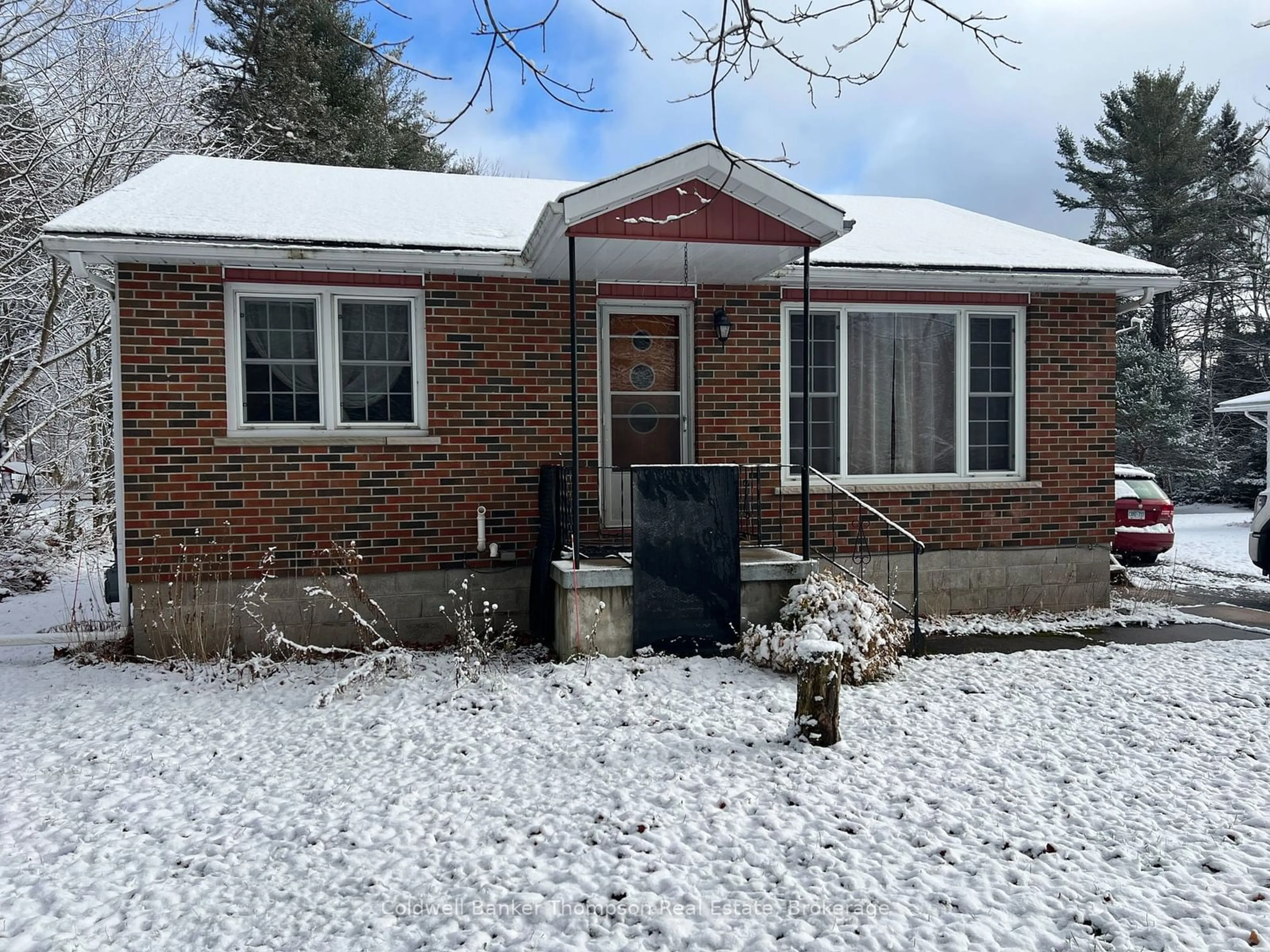 A pic from exterior of the house or condo, the front or back of building for 73 Albert St, Sundridge Ontario P0A 1Z0