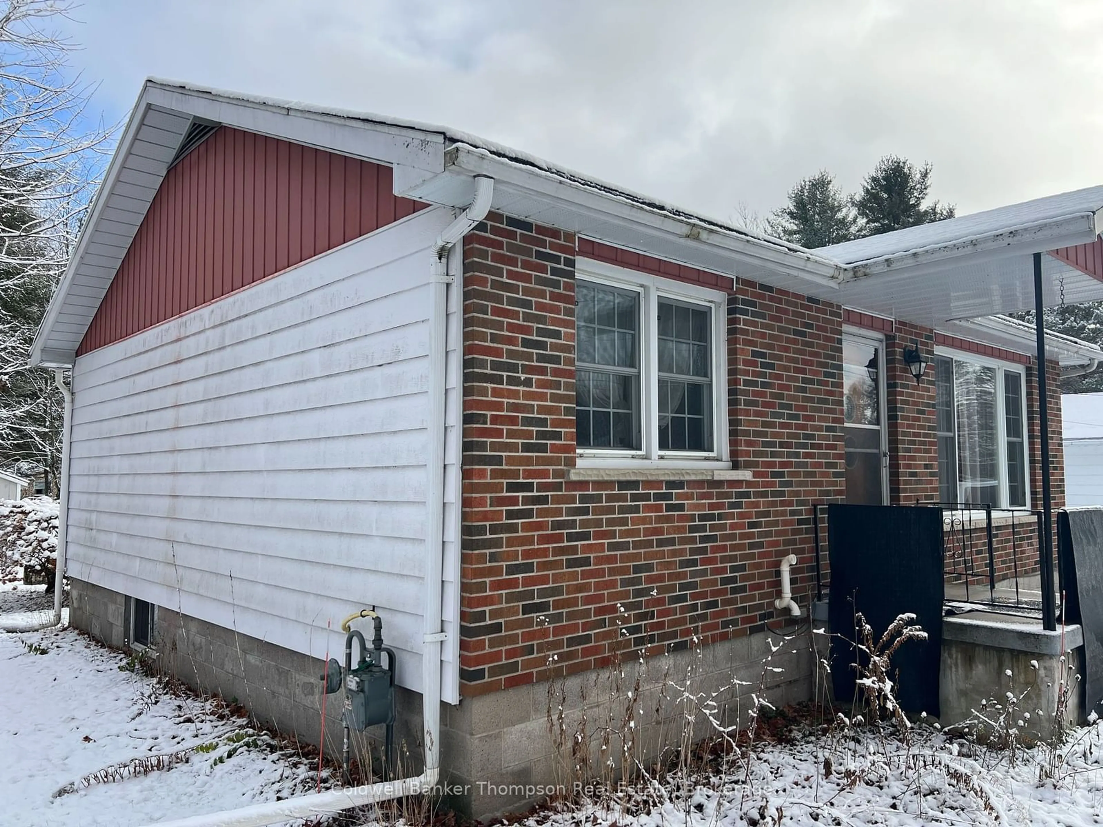 Frontside or backside of a home, the front or back of building for 73 Albert St, Sundridge Ontario P0A 1Z0