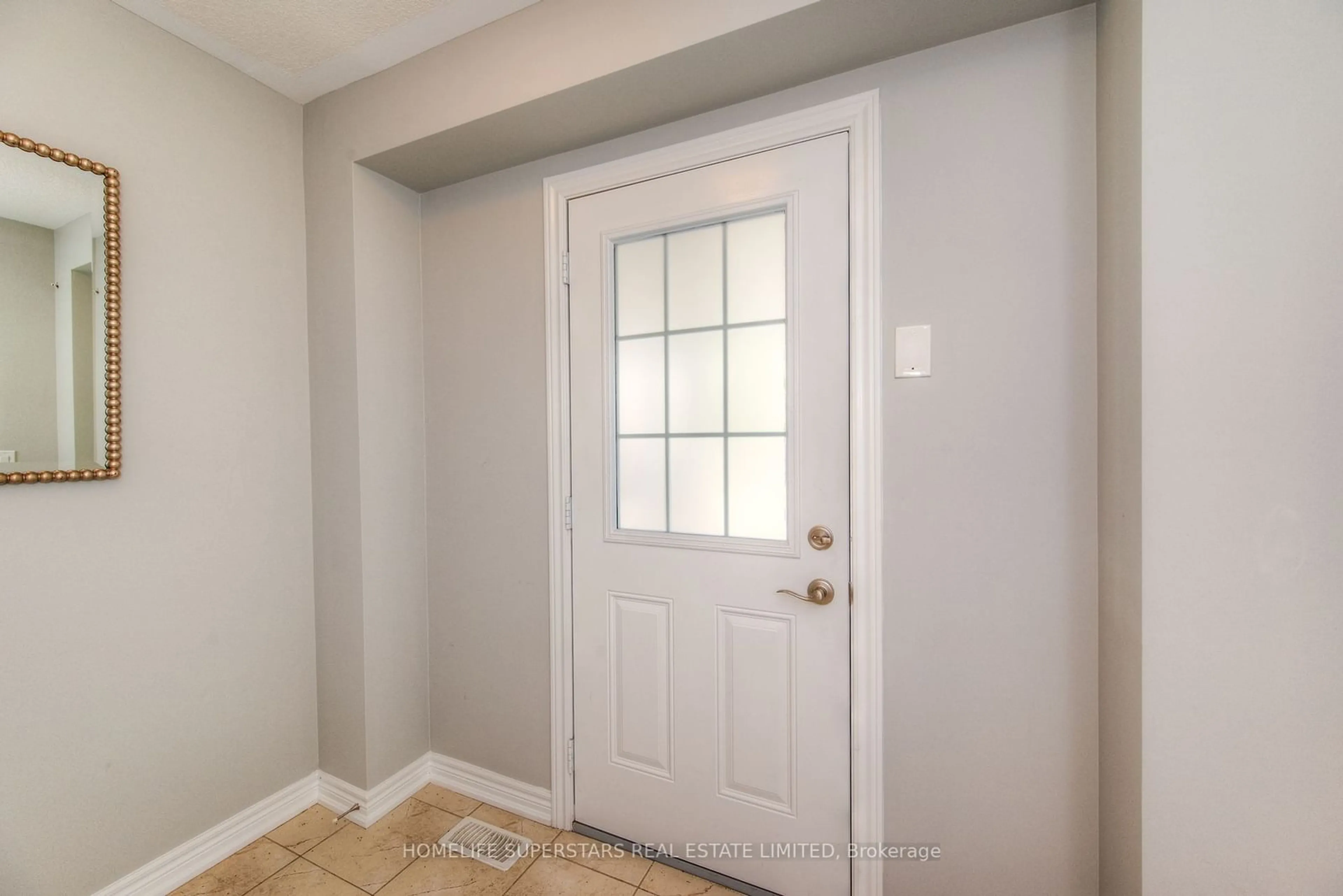 Indoor entryway, unknown floor for 570 Linden Dr #13, Cambridge Ontario N3H 5L5