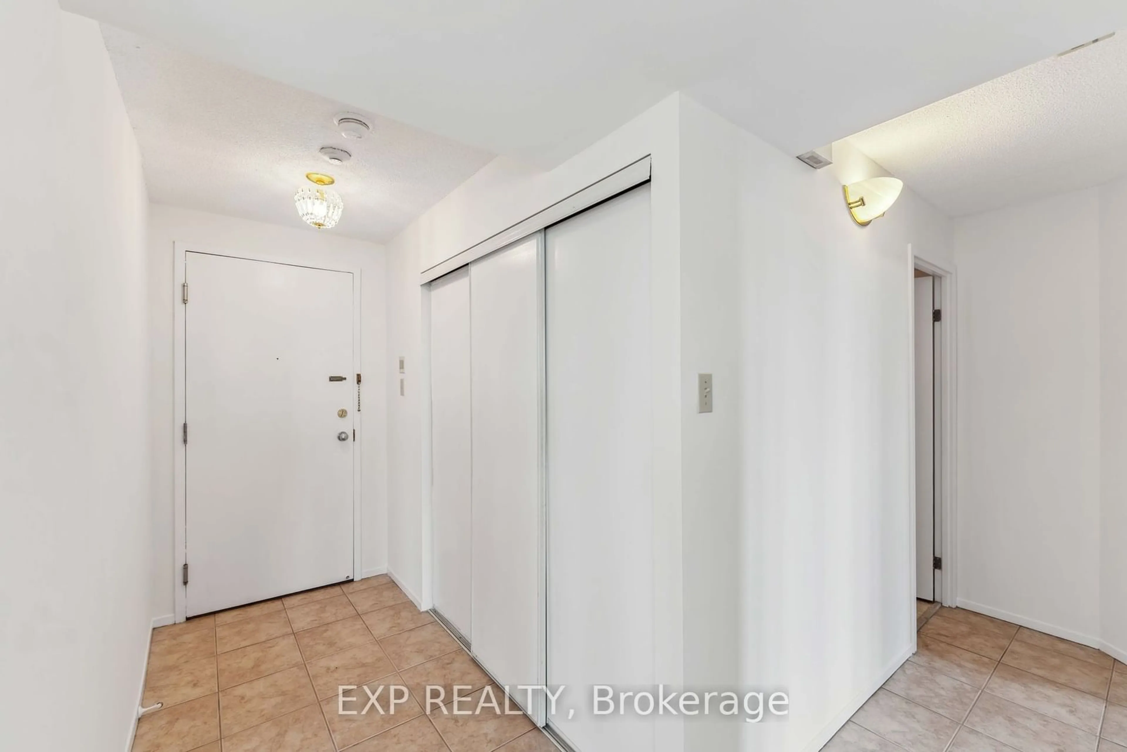 Indoor entryway, unknown floor for 1025 Grenon Ave #1025, Britannia Heights - Queensway Terrace N and Area Ontario K2B 8S5