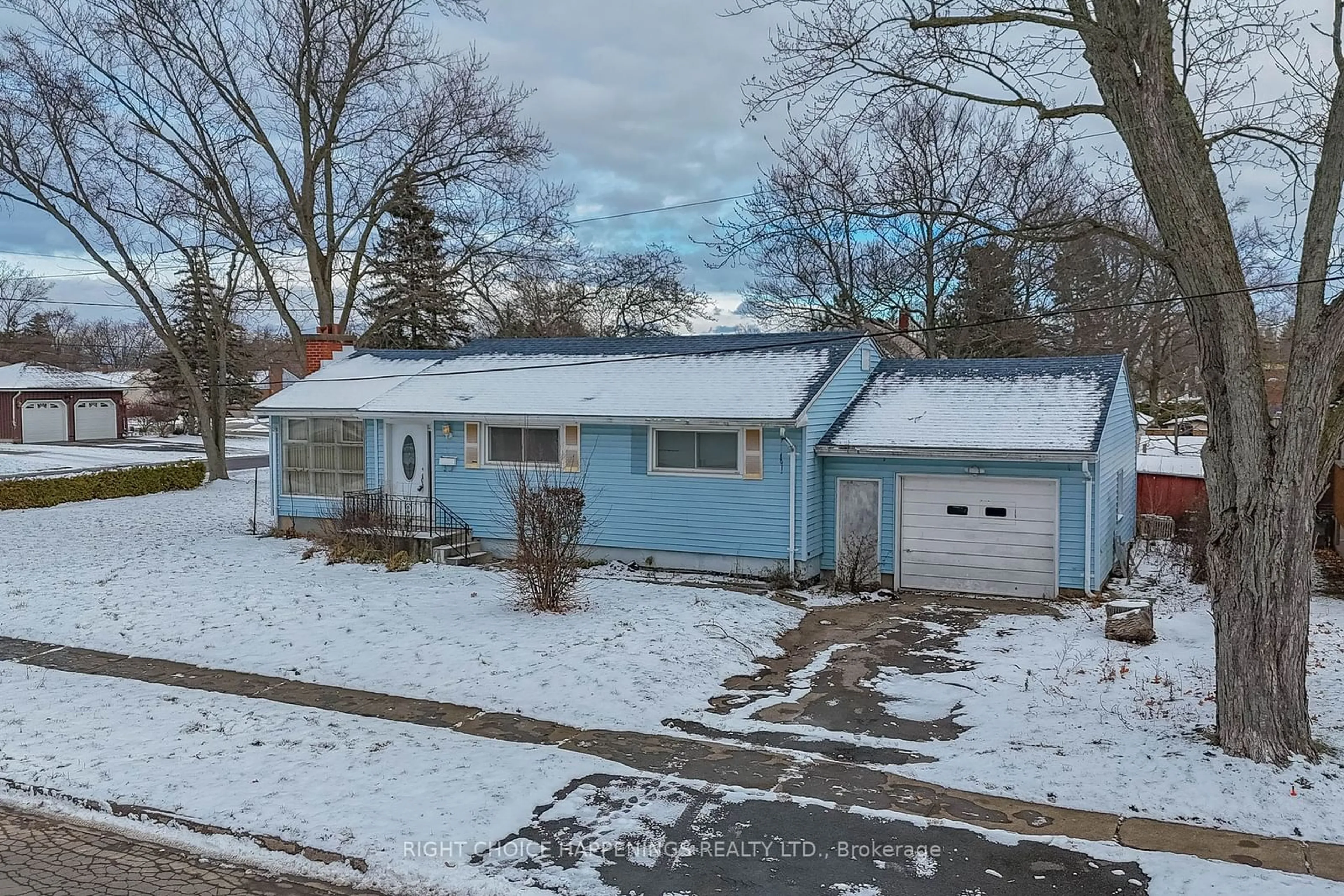 Frontside or backside of a home, the street view for 52 Valencourt Dr, Welland Ontario L3C 1M8