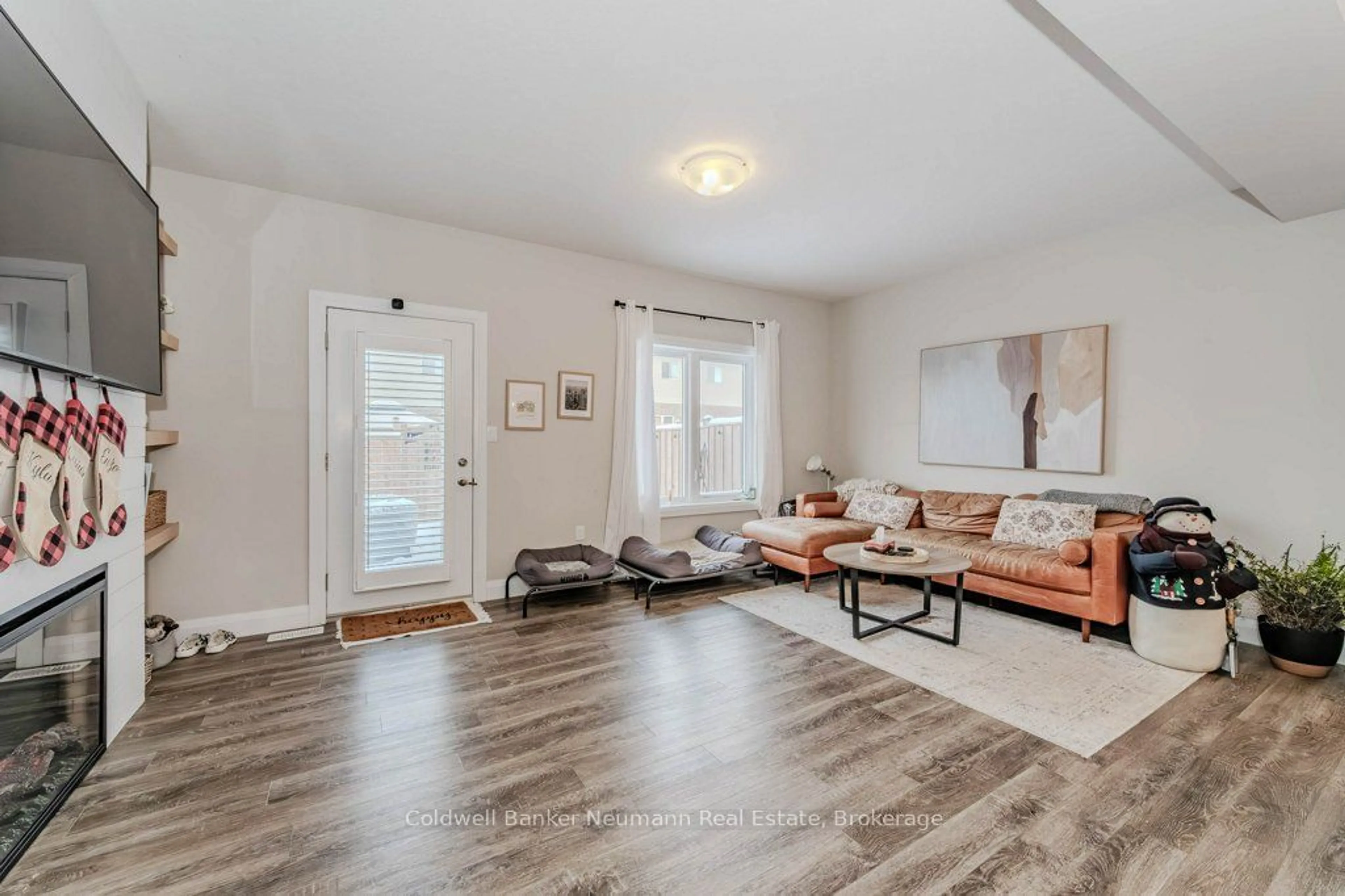 Living room, wood floors for 118 Simmonds Dr #2, Guelph Ontario N1E 0S3