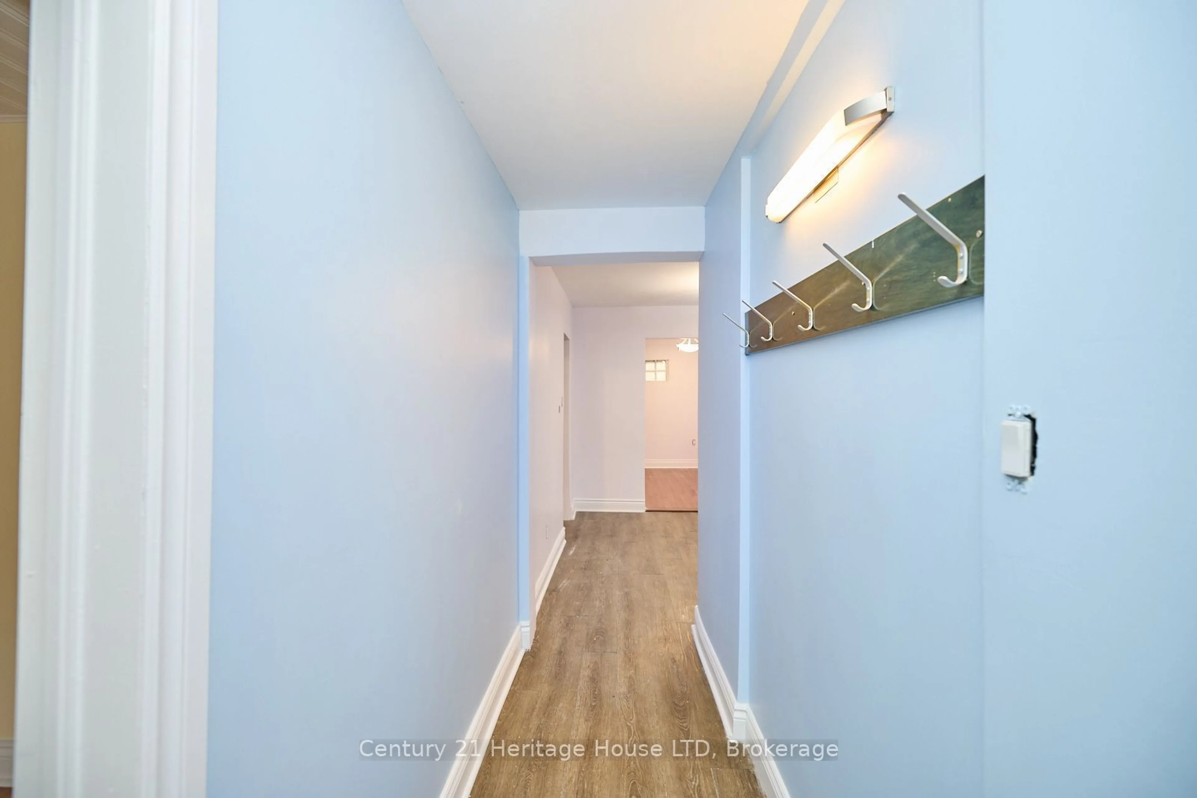 Indoor entryway, wood floors for 92 Carlton St, St. Catharines Ontario L2R 1P8