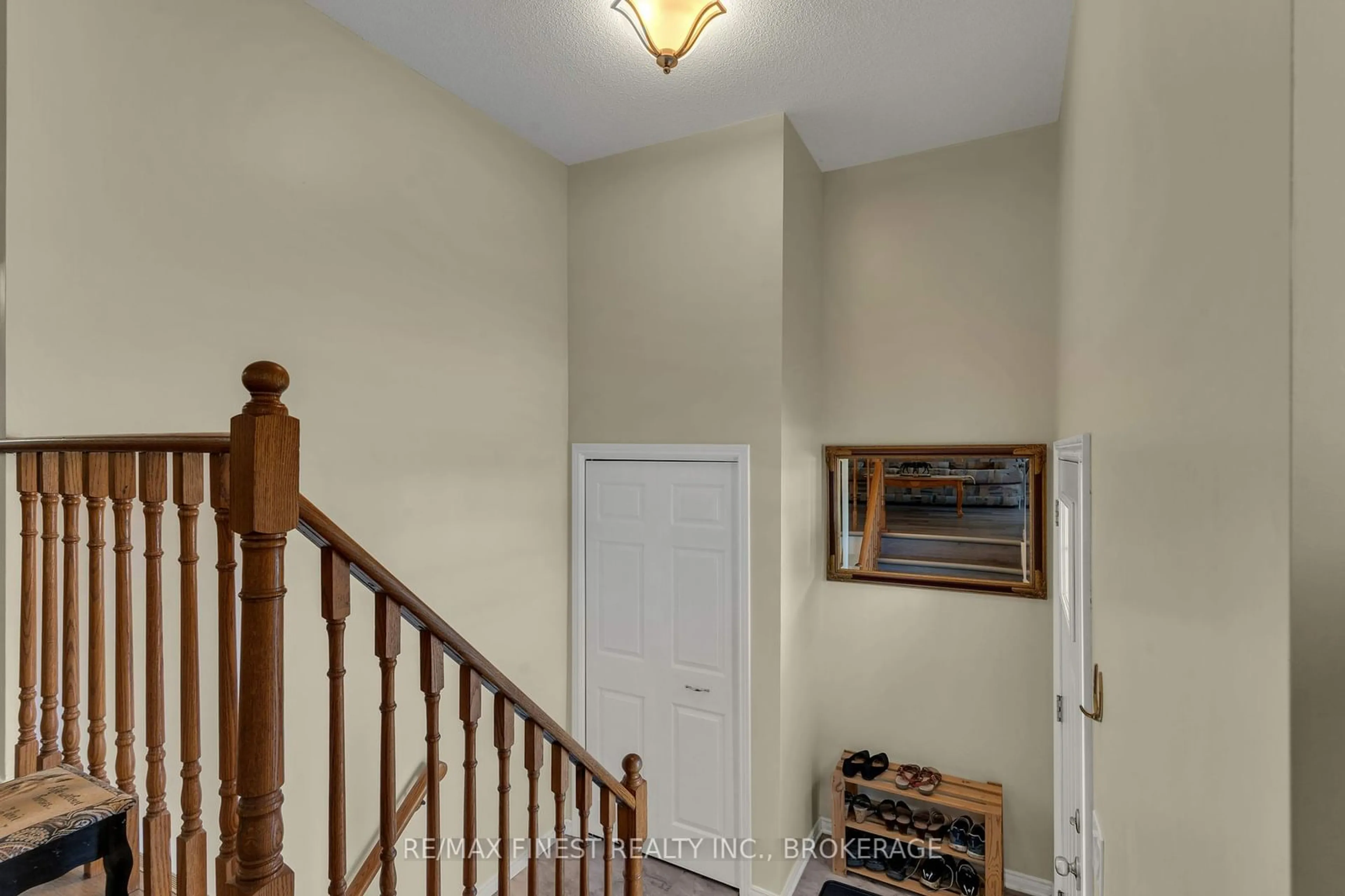 Indoor entryway, wood floors for 611 Davis Dr, Kingston Ontario K7M 7Y7