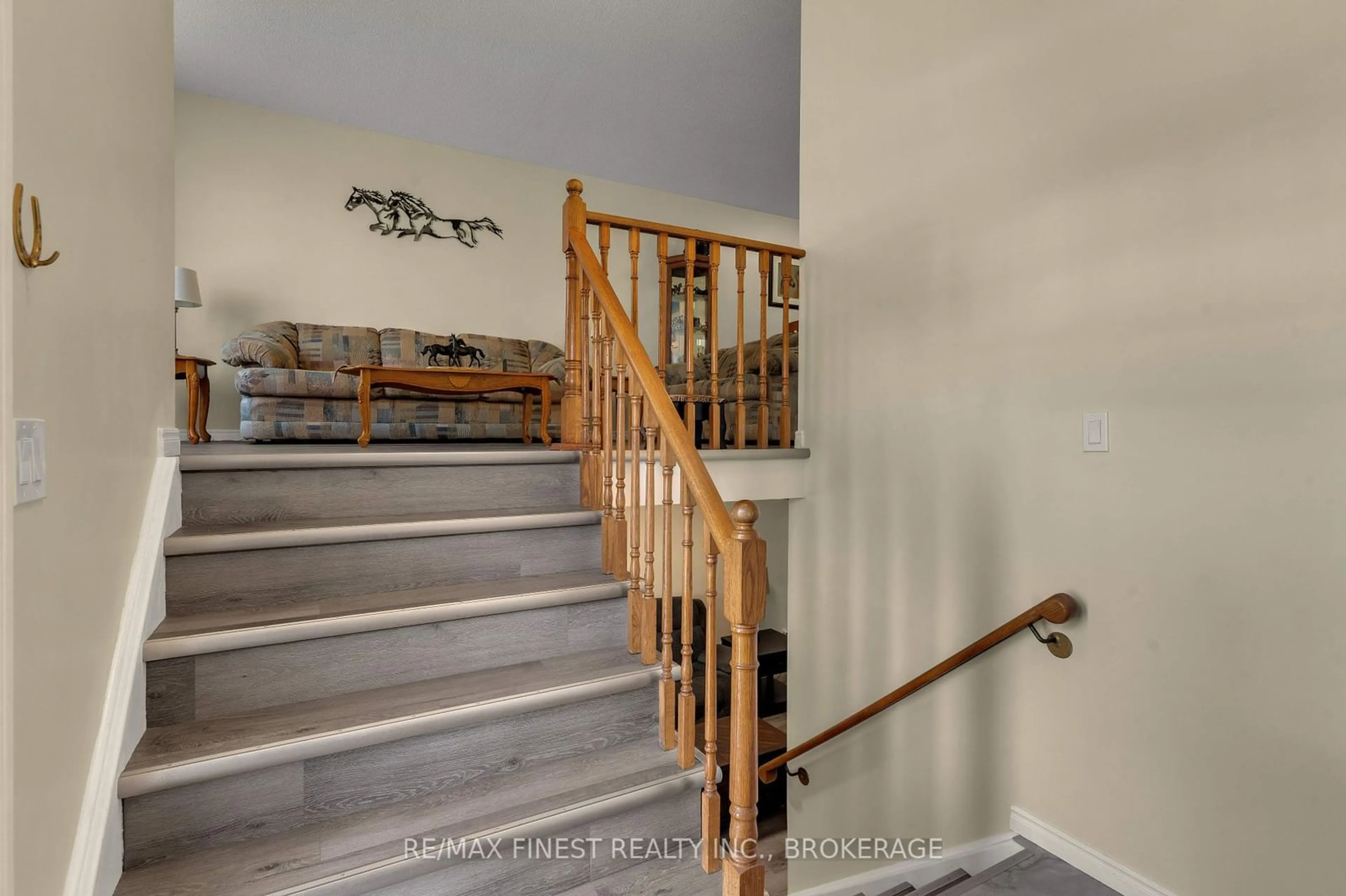 Stairs for 611 Davis Dr, Kingston Ontario K7M 7Y7