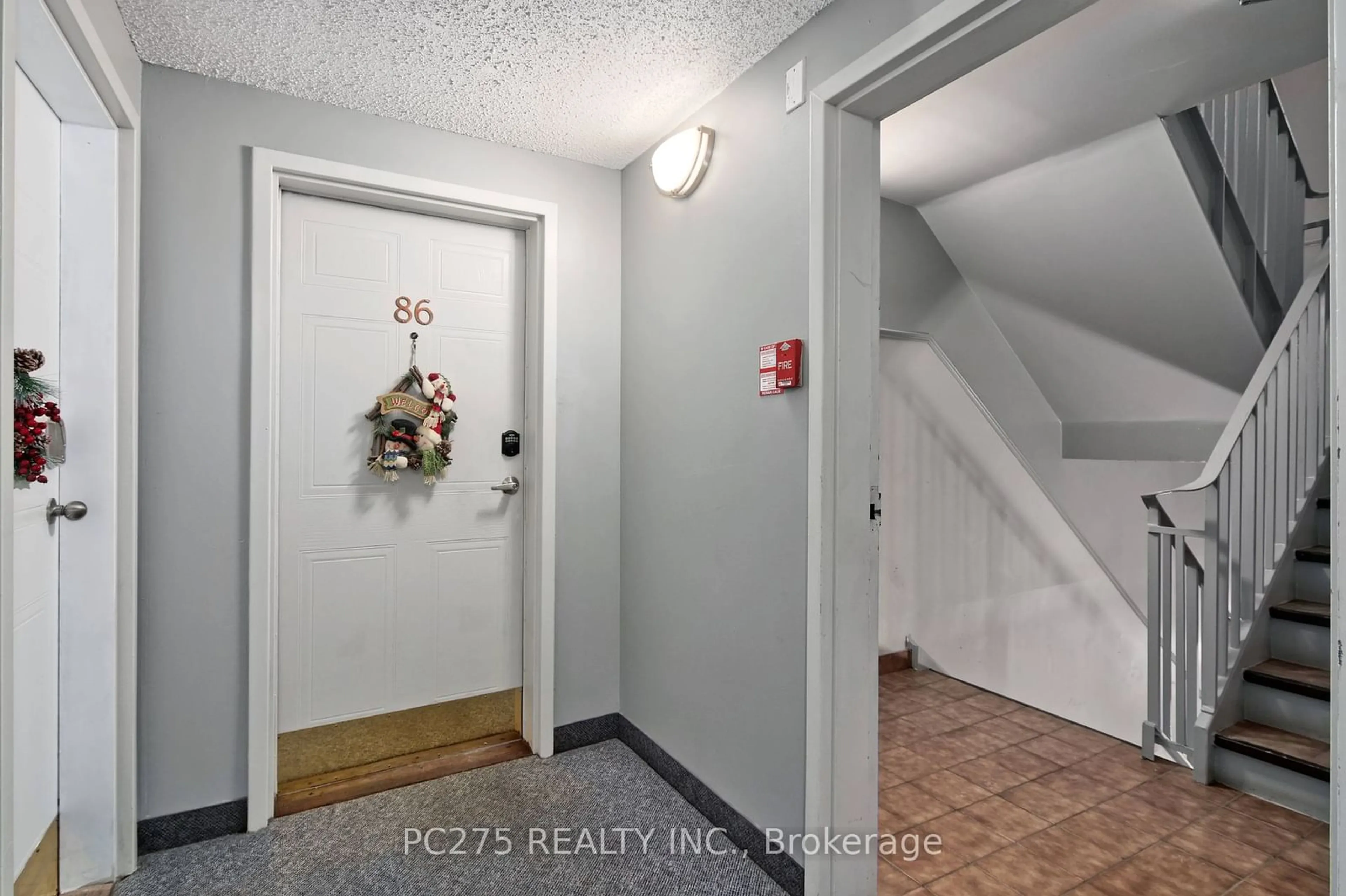 Indoor entryway, unknown floor for 1096 Jalna Blvd #86, London Ontario N6E 3B8