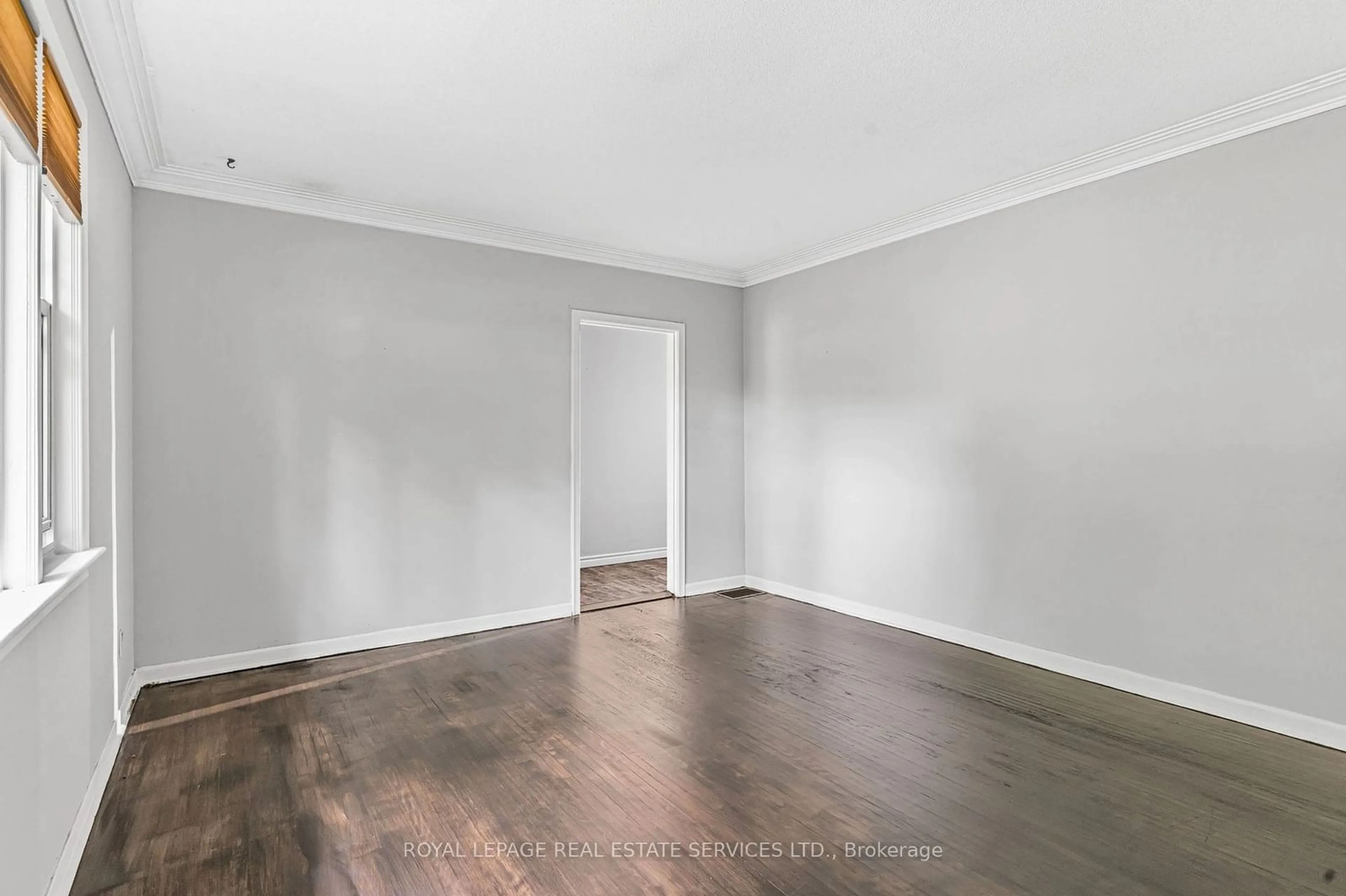 A pic of a room, not visible floor for 21 Chalmers St, St. Catharines Ontario L2M 5C7