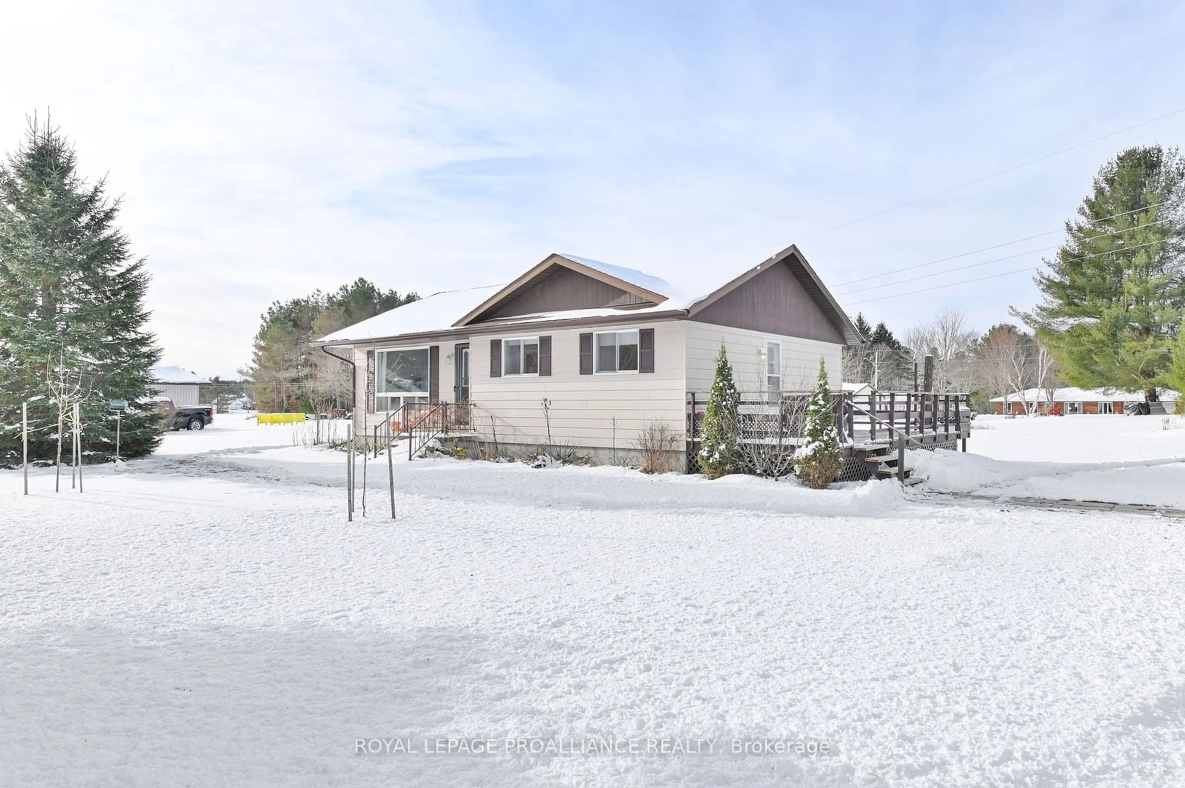 Frontside or backside of a home, cottage for 44 Hasler St, Addington Highlands Ontario K0H 1P0