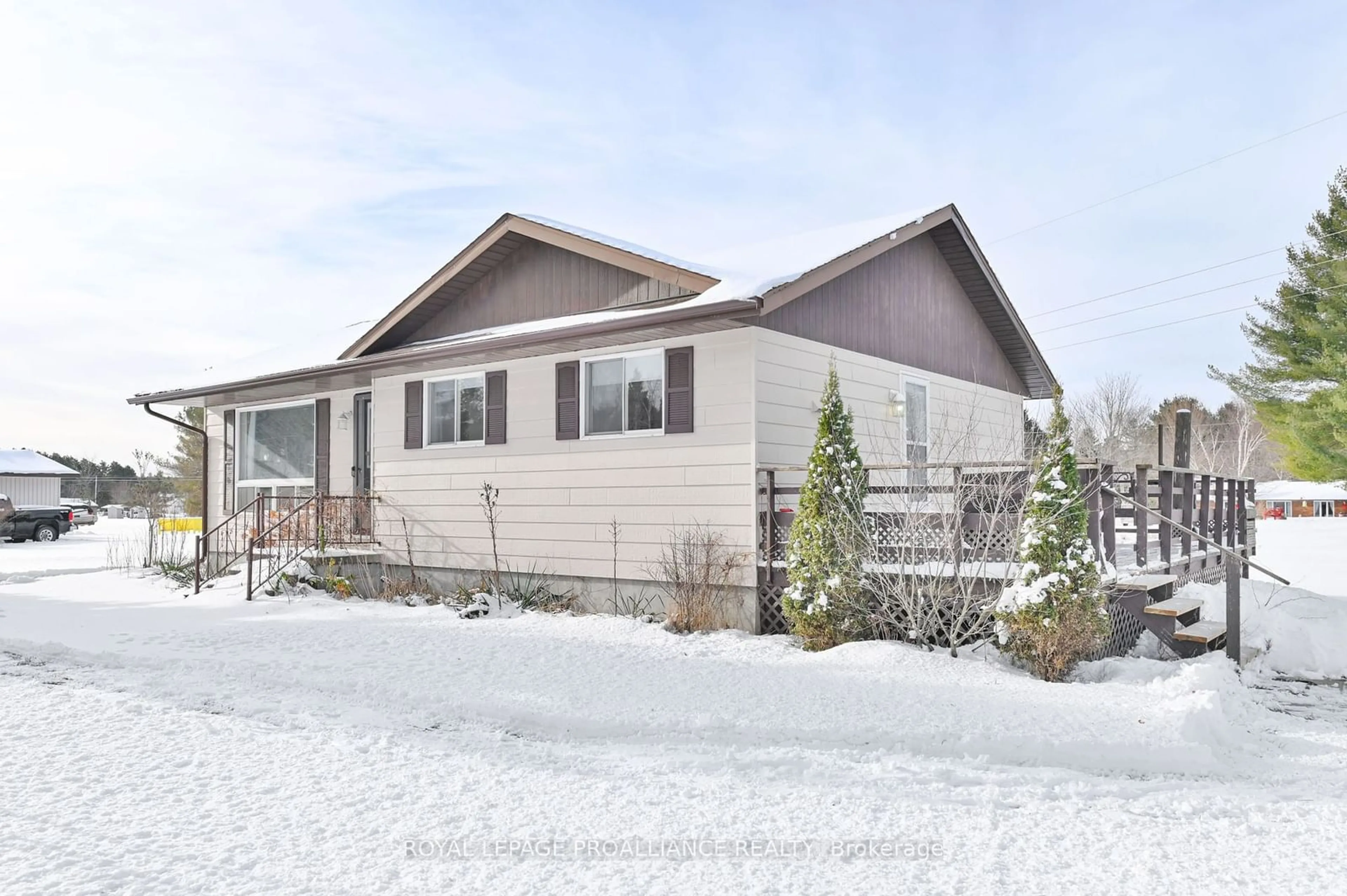 Frontside or backside of a home, cottage for 44 Hasler St, Addington Highlands Ontario K0H 1P0