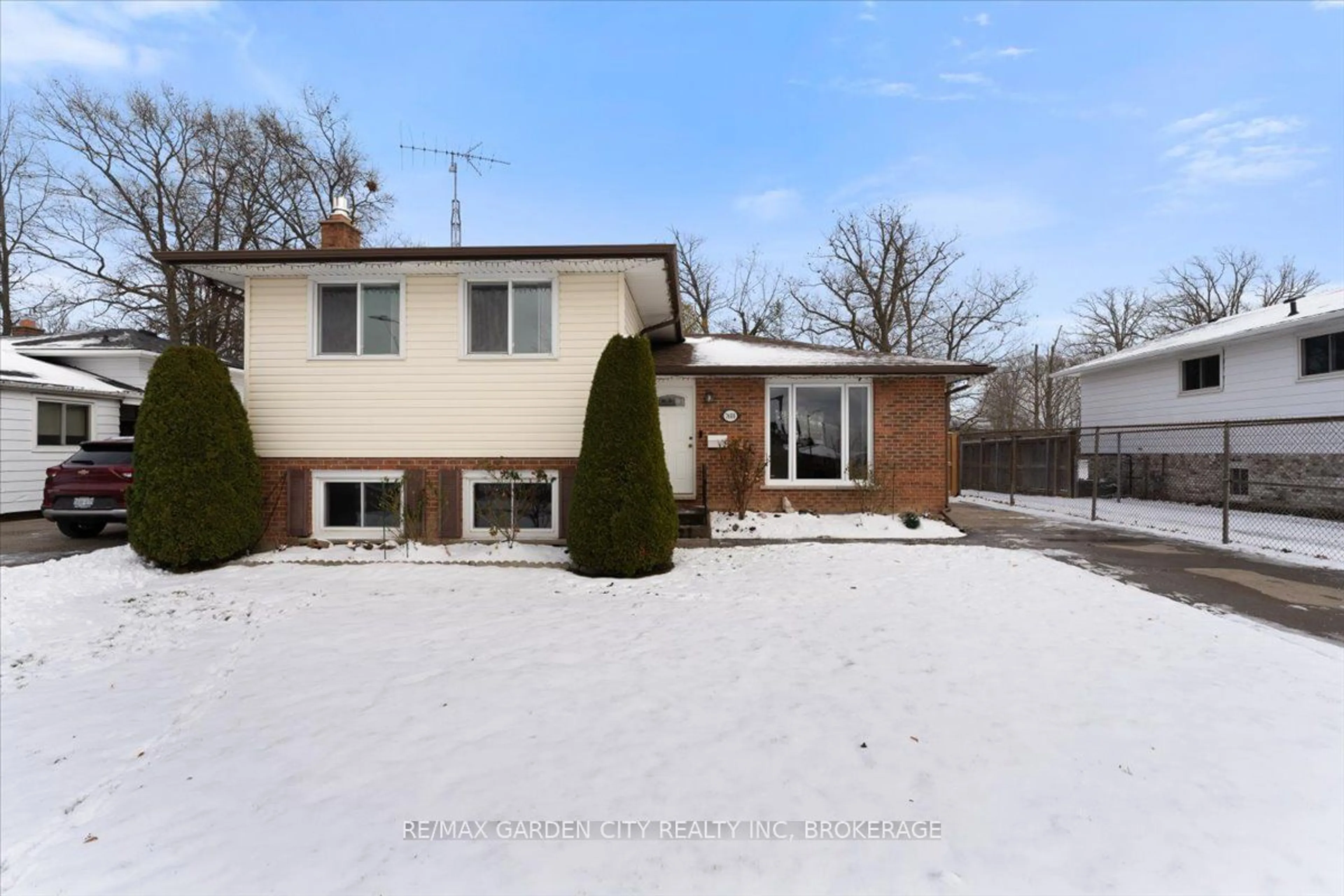 Frontside or backside of a home, the fenced backyard for 7600 Jubilee Dr, Niagara Falls Ontario L2G 7J6