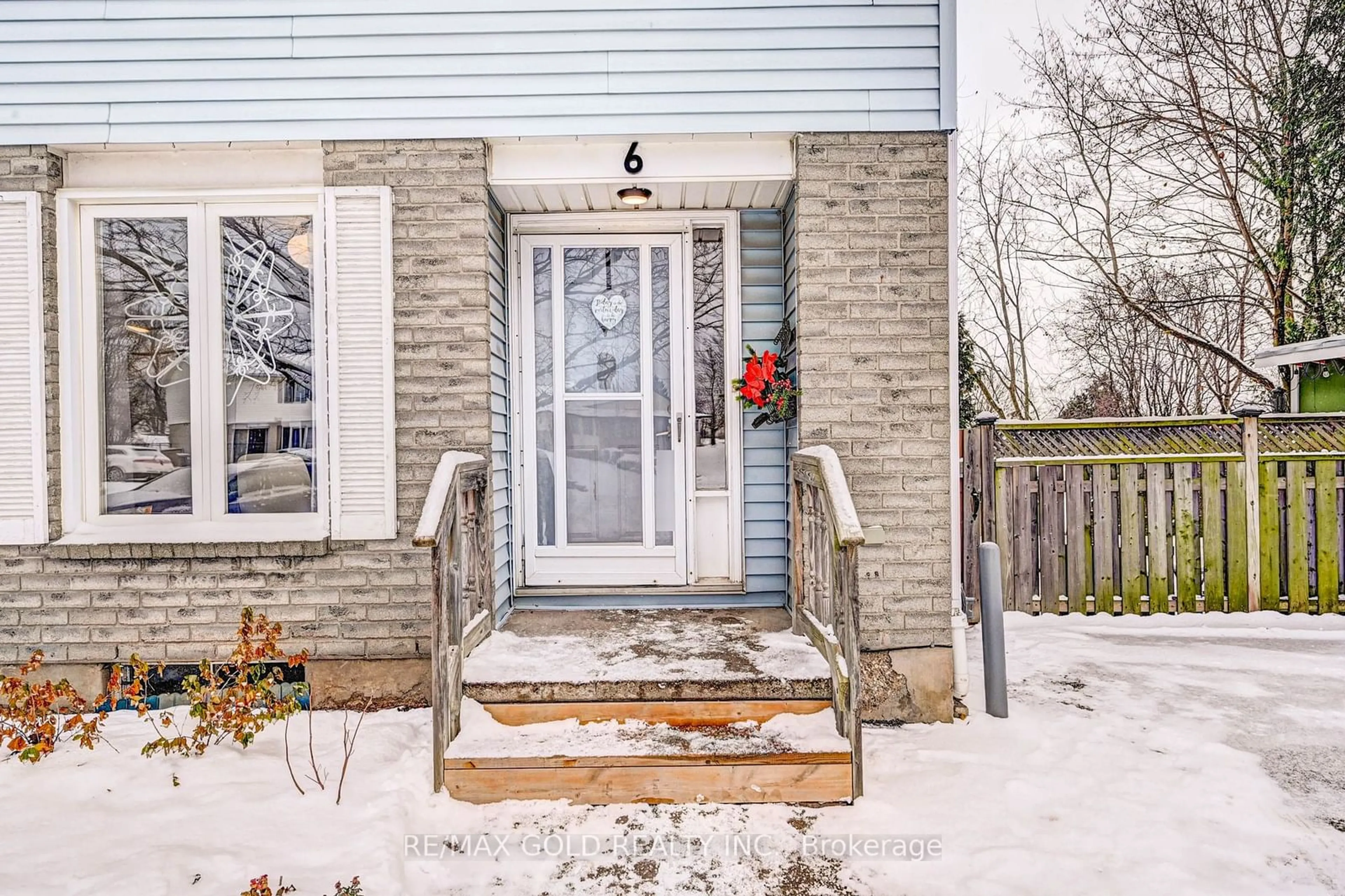 A pic from exterior of the house or condo, cottage for 6 Ardoch Mews, Cambridge Ontario N1R 7T6