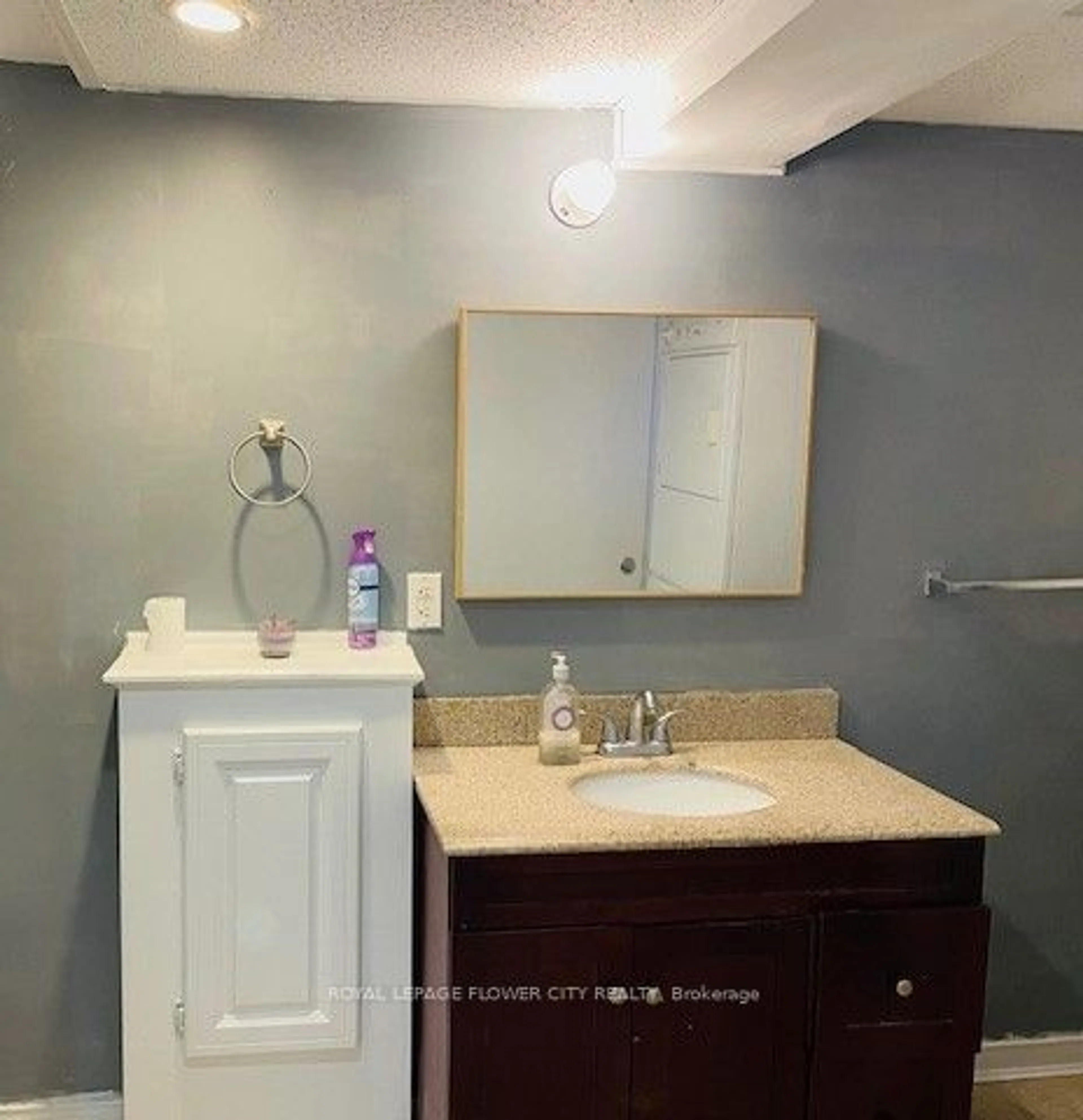 Standard bathroom, ceramic/tile floor for 62 Champlain Ave, Welland Ontario L3C 2L7