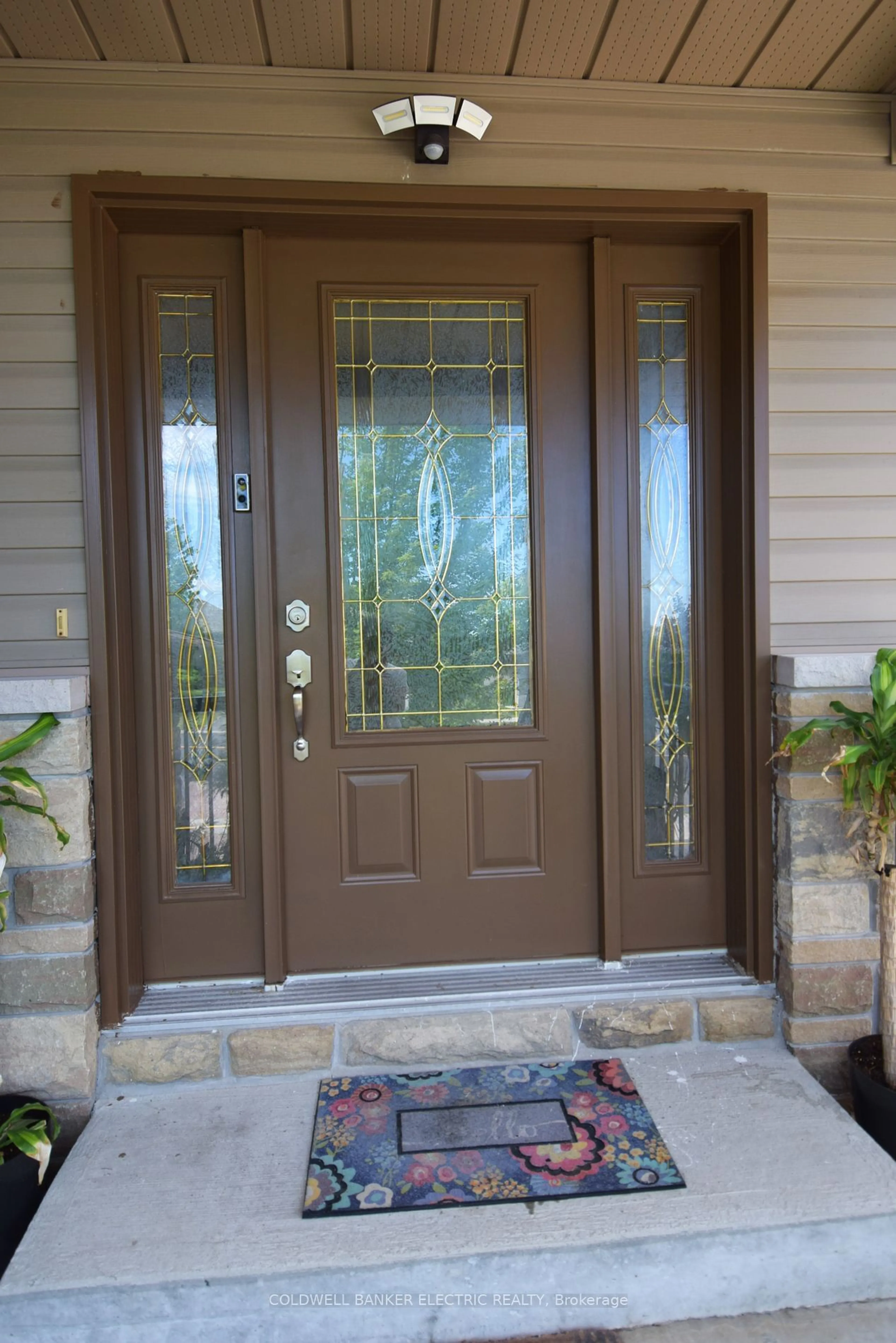 Indoor entryway, wood floors for 105 Milroy Dr, Peterborough Ontario K9H 7T2