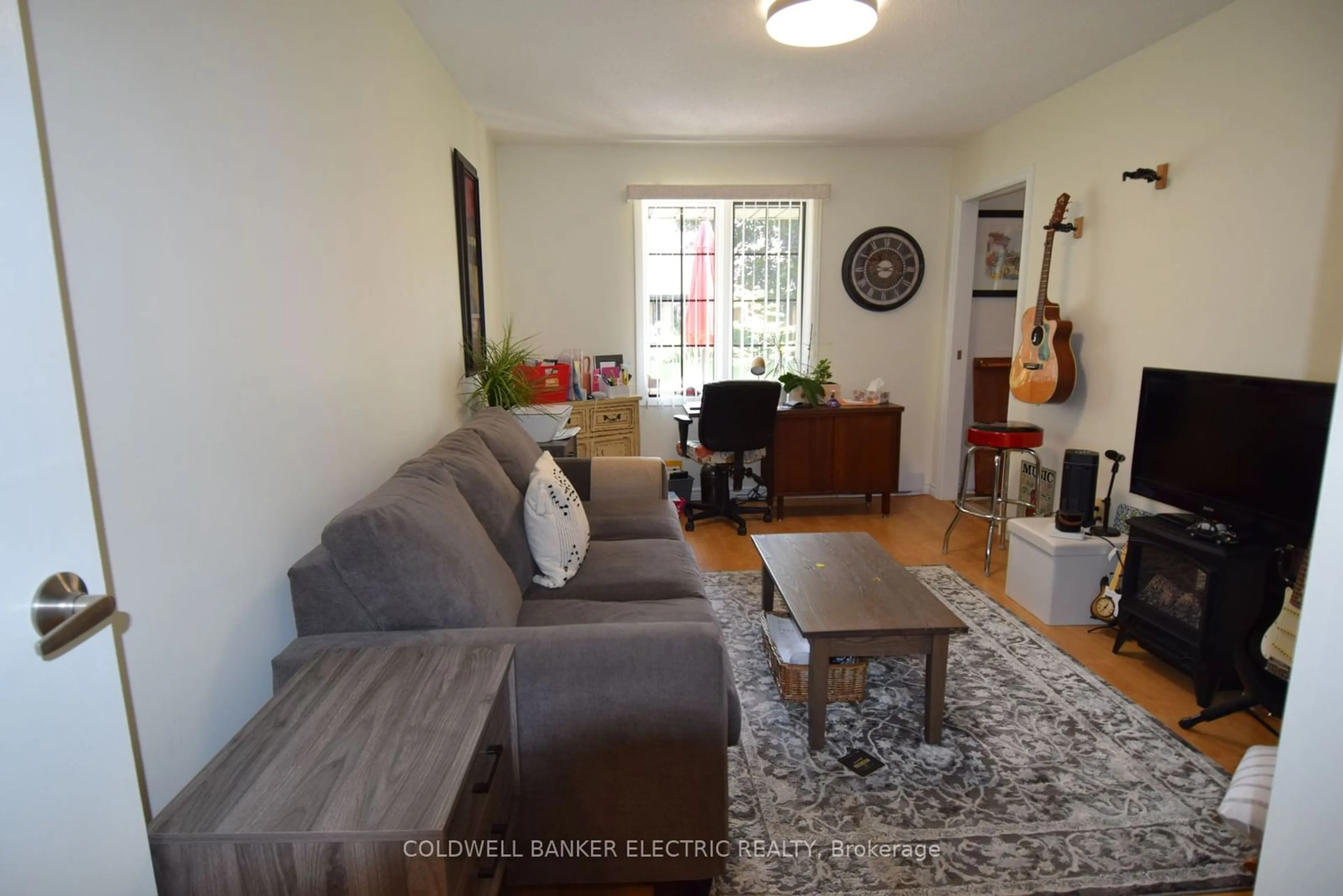 Living room, wood floors for 625 Whitaker St #6, Peterborough Ontario K9H 7L5