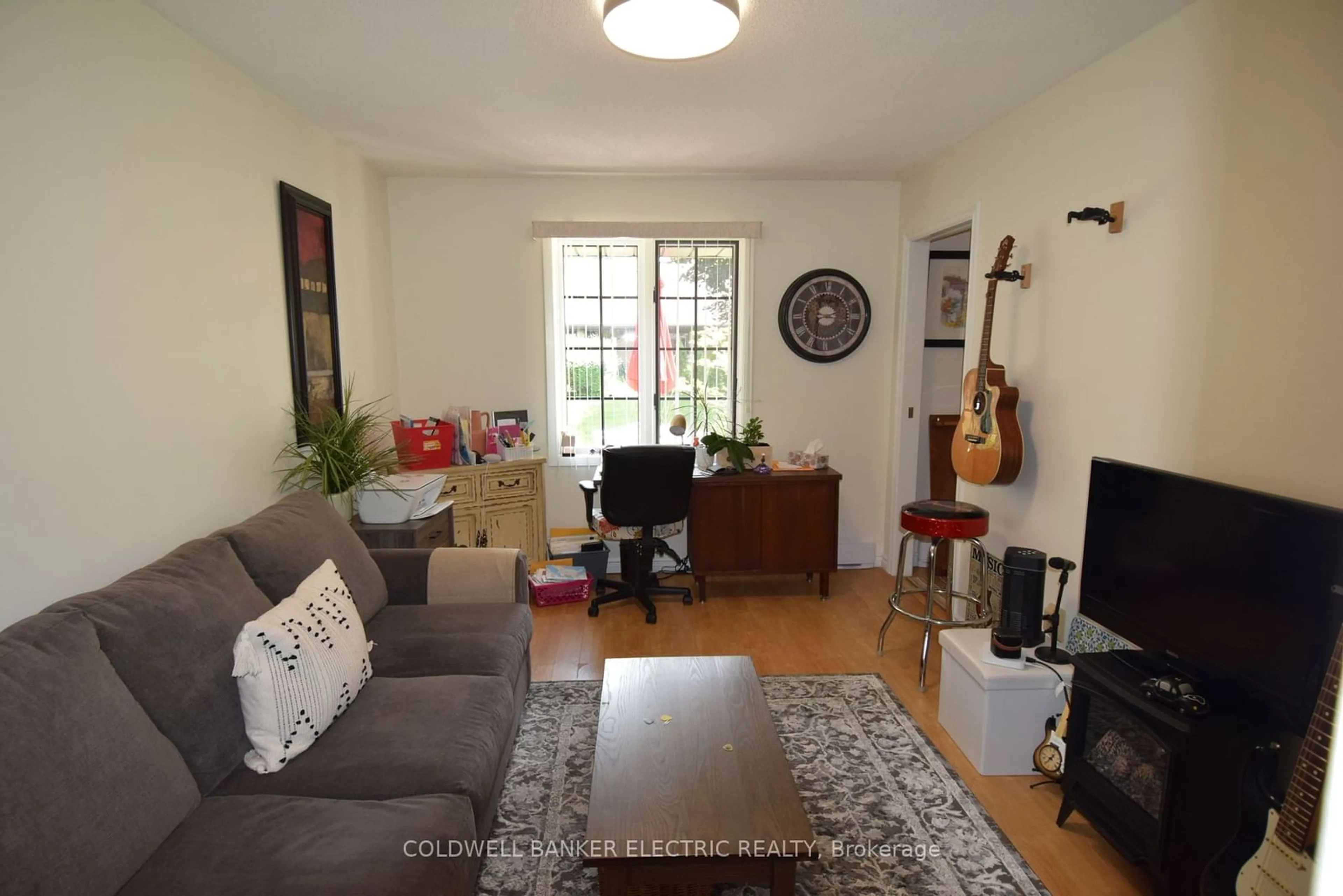 Living room, wood floors for 625 Whitaker St #6, Peterborough Ontario K9H 7L5