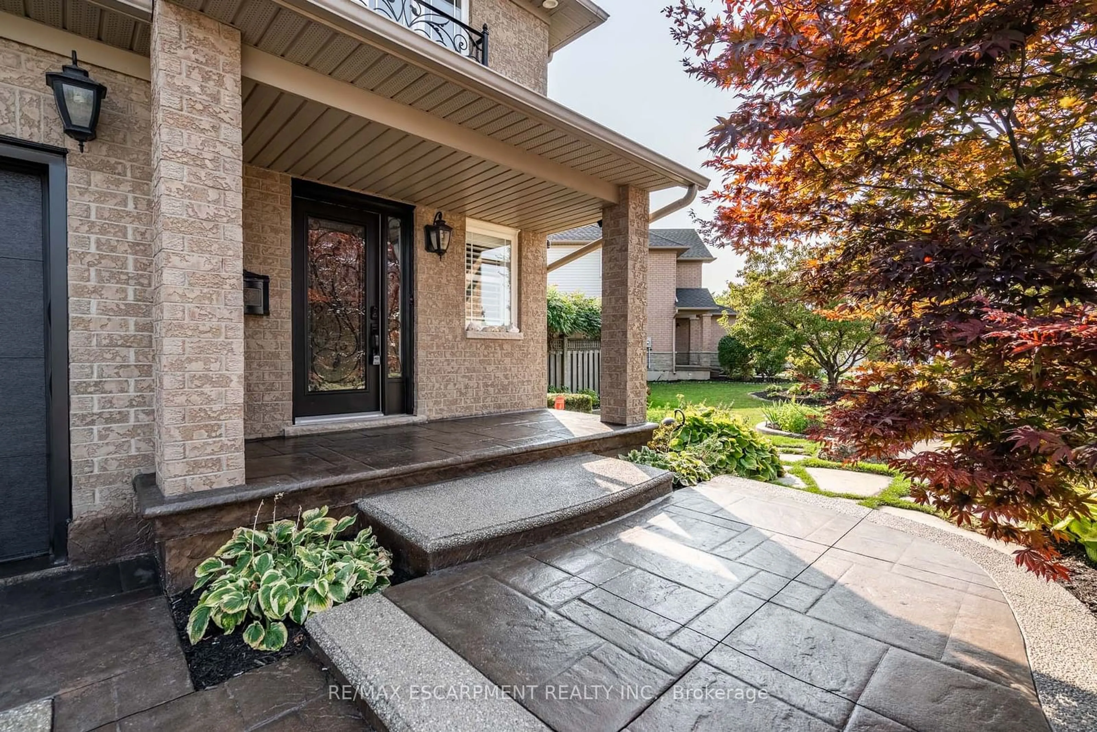 Home with brick exterior material for 281 Brigadoon Dr, Hamilton Ontario L9C 0B6