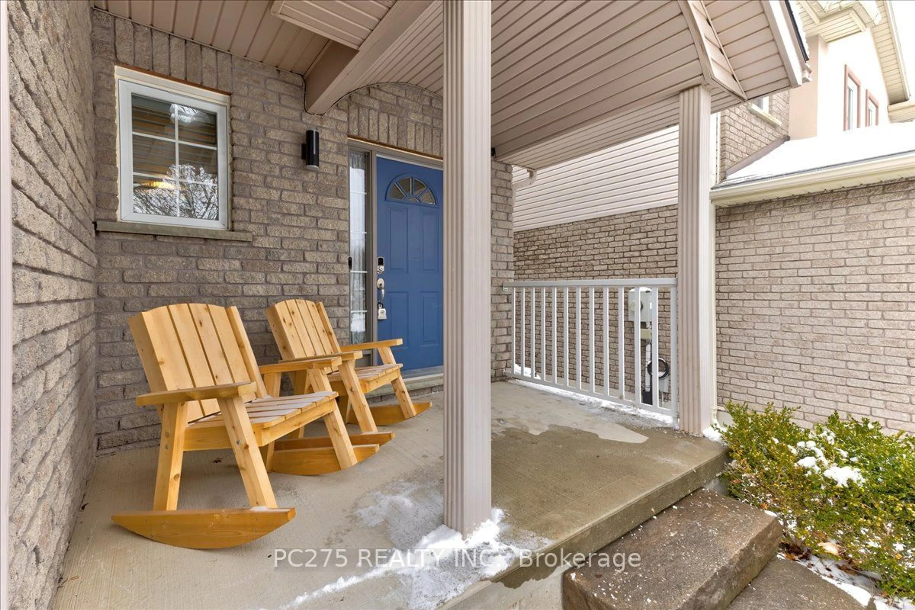 Indoor entryway, wood floors for 607 Southwood Way, Woodstock Ontario N4S 9A5