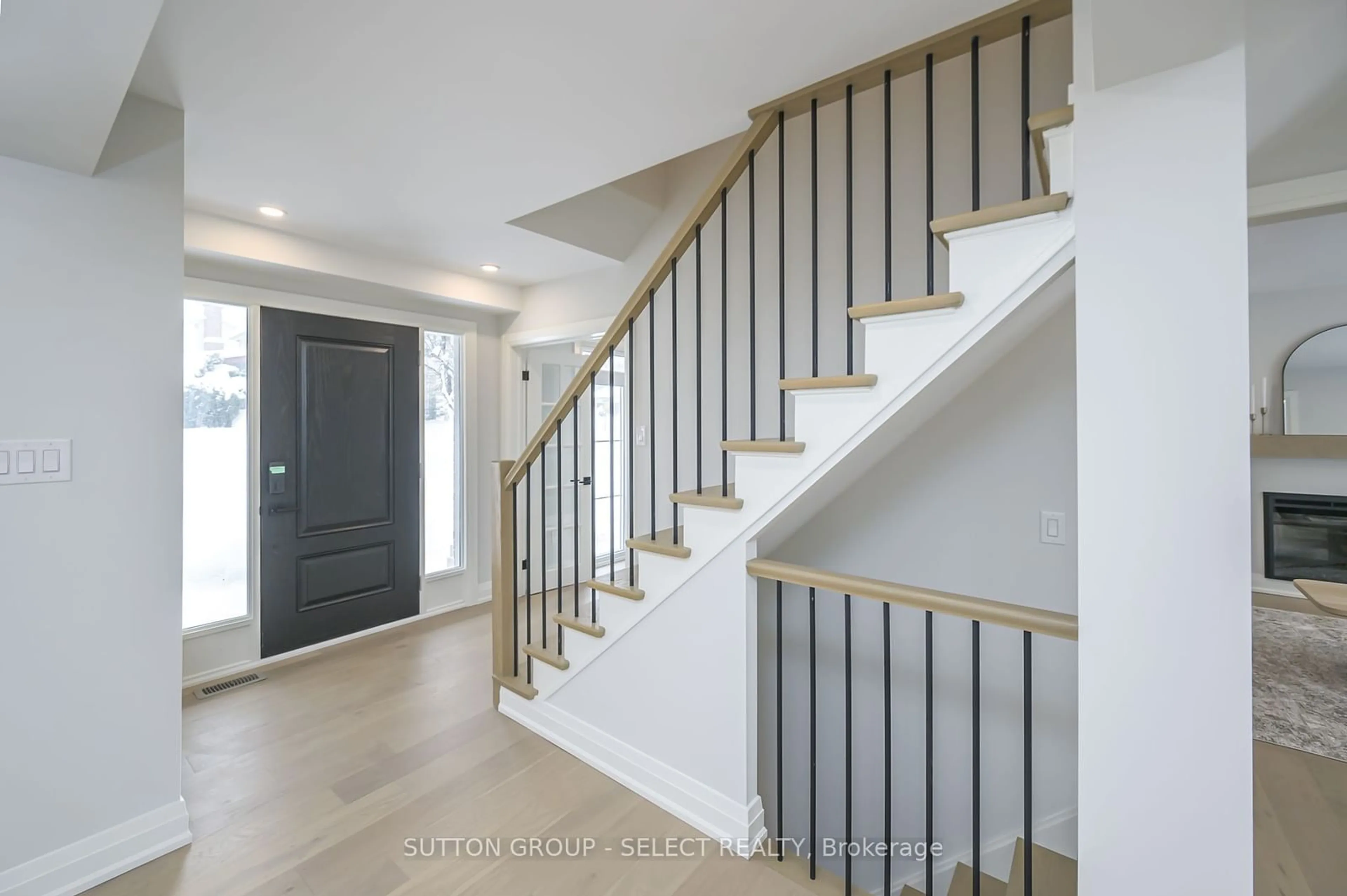 Indoor entryway, wood floors for 63 Doncaster Ave, London Ontario N6G 2A4